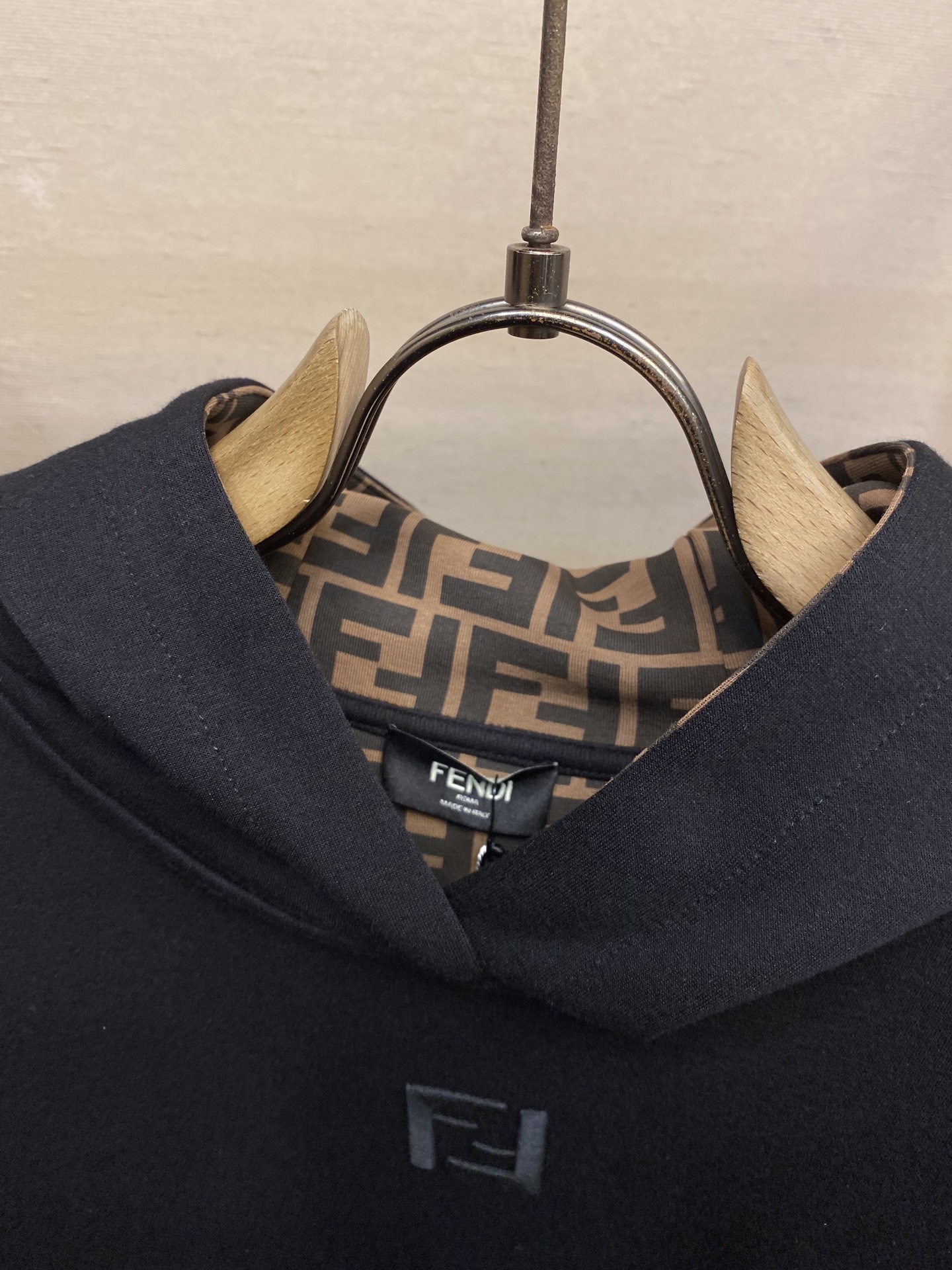 🌟🌟Fendi、内衬FF连帽卫衣⚠️原,200购买，黑色色纯棉材质，棕色FF内衬、正面饰有同色系FF标志