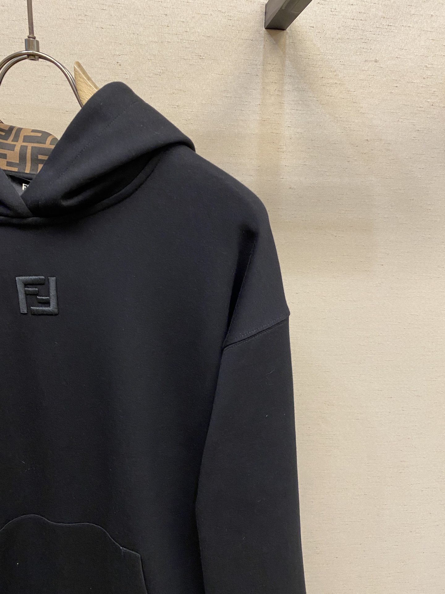 🌟🌟Fendi、内衬FF连帽卫衣⚠️原,200购买，黑色色纯棉材质，棕色FF内衬、正面饰有同色系FF标志
