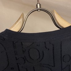 🌟🌟Dior、2025早秋系列饰以经典的 Oblique 剪线提花采用棉质平纹针织面料精心制作,通体饰以 🌟🌟Dior、2025早秋系列饰以经典的 Oblique 剪线提花采用棉质平纹针织面料精心制作,通体饰以