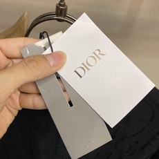 🌟🌟Dior、2025早秋系列饰以经典的 Oblique 剪线提花采用棉质平纹针织面料精心制作,通体饰以 🌟🌟Dior、2025早秋系列饰以经典的 Oblique 剪线提花采用棉质平纹针织面料精心制作,通体饰以