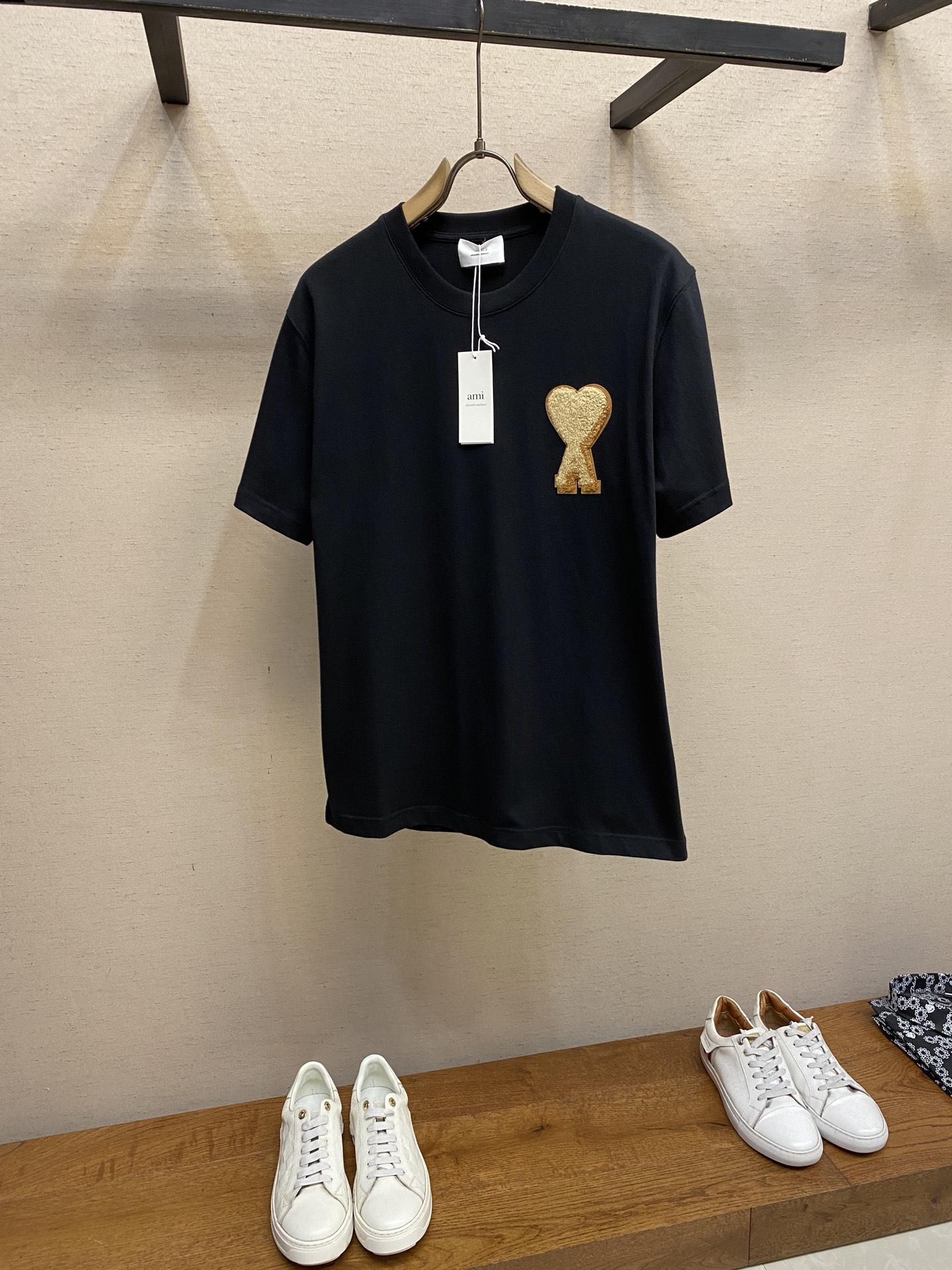 NO:528877,AMI/Amy 2025FW early autumn new AMI, men and women, same towel embroidered ADC cotton loose T-shirt, love round neck short, too good to look embroidered / back same color AMI embroidered high-density cotton half-sleeved T-shirt, washing method, back wrap, laundry bag, cold water, quick machine washing!  !  Do not soak/wash in warm water!  Size S-XL, amiri,tees, t-shirt,alexander wang19860909AMI/艾米2025FW早秋新品AMI 男女同款毛巾绣ADC棉质宽松T恤 爱心圆领短太好看刺绣/后背同色AMI刺绣高密织纯棉半袖T恤 洗涤方式反面包裹洗衣袋冷水快速机洗！！不得浸泡/温热水洗涤！ 尺码S-XL,,amiri,tees，t-shirt,alexander wang,Men's clothing