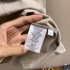 🌟🌟VLT……烫钻字母短袖:时尚与品质的融合,夏日必备单品;烫钻字母短袖以独特设计成为夏日焦点,其核心魅 🌟🌟VLT……烫钻字母短袖:时尚与品质的融合,夏日必备单品;烫钻字母短袖以独特设计成为夏日焦点,其核心魅