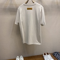 🌟🌟VLT……烫钻字母短袖:时尚与品质的融合,夏日必备单品;烫钻字母短袖以独特设计成为夏日焦点,其核心魅 🌟🌟VLT……烫钻字母短袖:时尚与品质的融合,夏日必备单品;烫钻字母短袖以独特设计成为夏日焦点,其核心魅