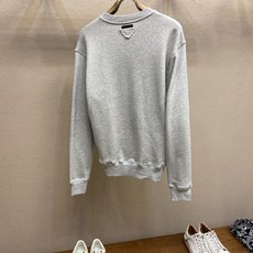 🌟🌟Prada、简称字母圆领卫衣⚠️原,200购买;棉质卫衣面料、Oversize 版型设计、简称字母印 🌟🌟Prada、简称字母圆领卫衣⚠️原,200购买;棉质卫衣面料、Oversize 版型设计、简称字母印