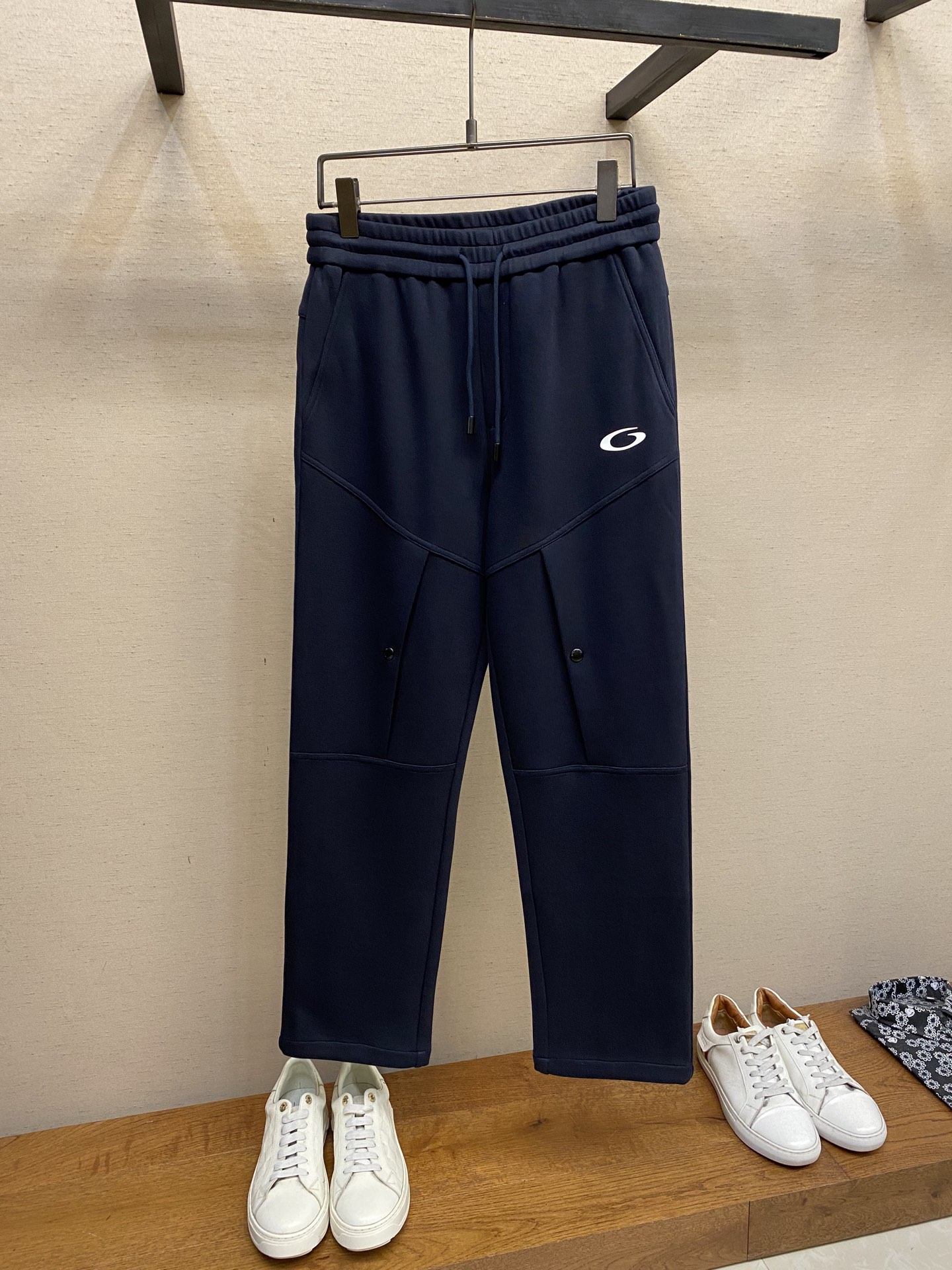 🌟🌟Balenciaga、男士休闲裤👍 最新款上身版型无敌正！绝对可以闭眼收的一款此款裤子非常百搭，弹力
