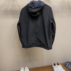 🌟🌟Fendi,2025新款男士休闲定制双面夹克外套。穿上简约干练的休闲双面外套,瞬间重回时髦霸气,又是 🌟🌟Fendi,2025新款男士休闲定制双面夹克外套。穿上简约干练的休闲双面外套,瞬间重回时髦霸气,又是