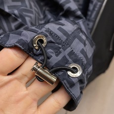 🌟🌟Fendi,2025新款男士休闲定制双面夹克外套。穿上简约干练的休闲双面外套,瞬间重回时髦霸气,又是 🌟🌟Fendi,2025新款男士休闲定制双面夹克外套。穿上简约干练的休闲双面外套,瞬间重回时髦霸气,又是