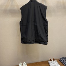 🌟🌟Prada、2025新款男士休闲定制双面夹克马甲外套。穿上简约干练的休闲双面马甲外套,瞬间重回时髦霸 🌟🌟Prada、2025新款男士休闲定制双面夹克马甲外套。穿上简约干练的休闲双面马甲外套,瞬间重回时髦霸