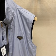 🌟🌟Prada、2025新款男士休闲定制双面夹克马甲外套。穿上简约干练的休闲双面马甲外套,瞬间重回时髦霸 🌟🌟Prada、2025新款男士休闲定制双面夹克马甲外套。穿上简约干练的休闲双面马甲外套,瞬间重回时髦霸
