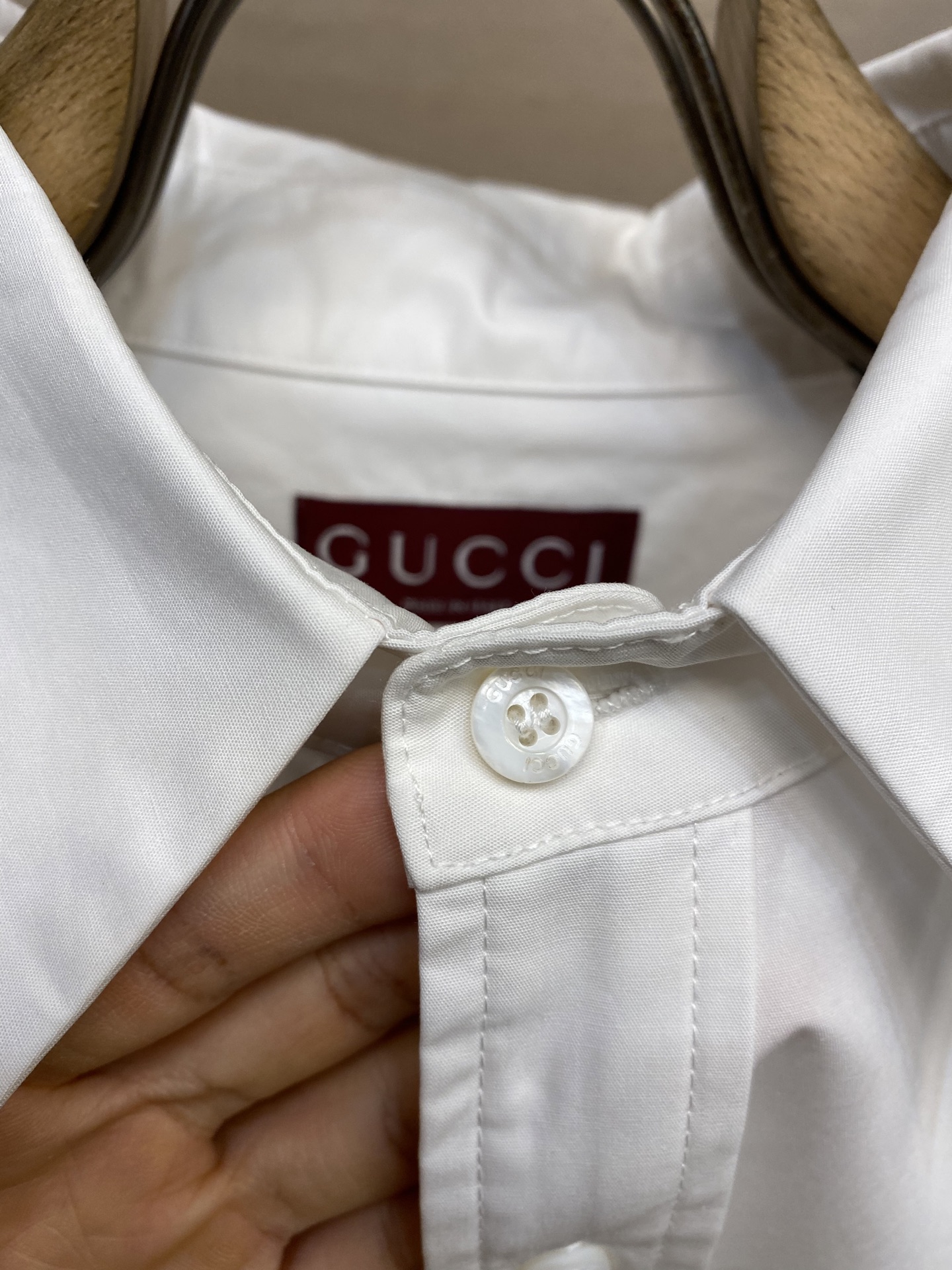 🌟🌟Gucci、新款白色衬衫 重工万针精致LOGO图型刺绣 定做扣子 宽松版型 可单穿或外搭 秋日不可缺