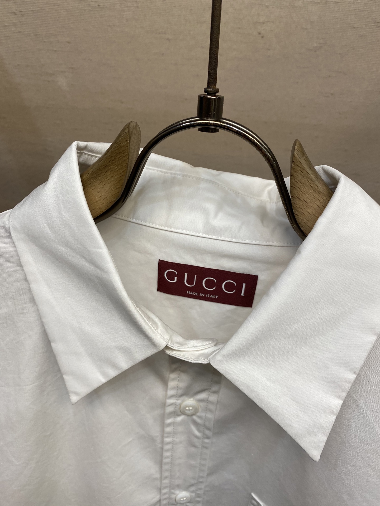 🌟🌟Gucci、新款白色衬衫 重工万针精致LOGO图型刺绣 定做扣子 宽松版型 可单穿或外搭 秋日不可缺