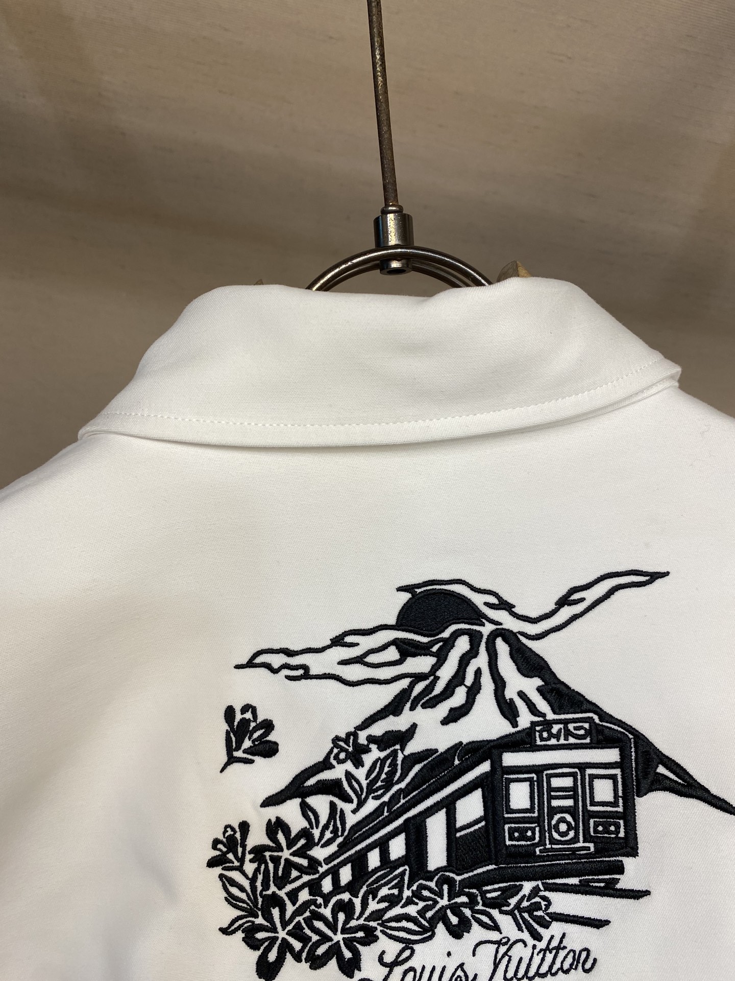 🌟🌟1V、早秋新款衬衫外套 前短后长宽松版型 精致密针刺绣 定做五金logo扣子 oversizd宽版 
