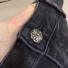 🌟🌟 Chrome Heart 2025ss好穿不挑身材在搭配上没有太多的限制 随意简洁的衬托其他单品 🌟🌟 Chrome Heart 2025ss好穿不挑身材在搭配上没有太多的限制 随意简洁的衬托其他单品