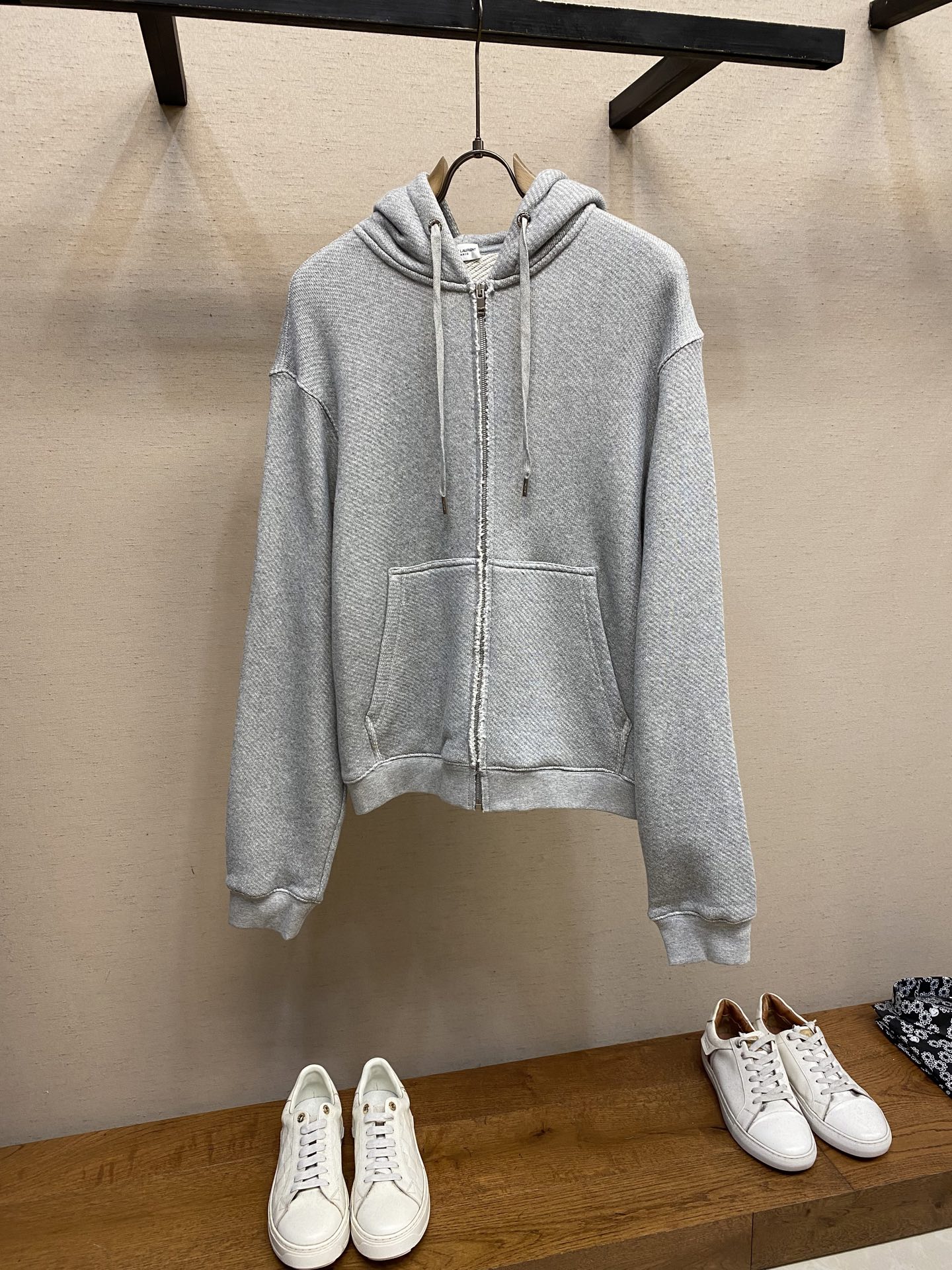 NO:526667,SLP... Saint Laurent's new cotton ring hooded light gray zipper jacket Short fat style logo printing process Customized hardware Loose and casual Men and women Size S-XL, Loro piano, saint laurent, jackets & coats, Hats, alexander wang19860909SLP……圣罗兰新款棉圈连帽浅灰色拉链外套 短肥版型 logo印花工艺 定做五金 宽松休闲 男女同款 尺码S-XL,,loro piana,saint laurent,jackets & coats,hats,alexander wang,Men's clothing