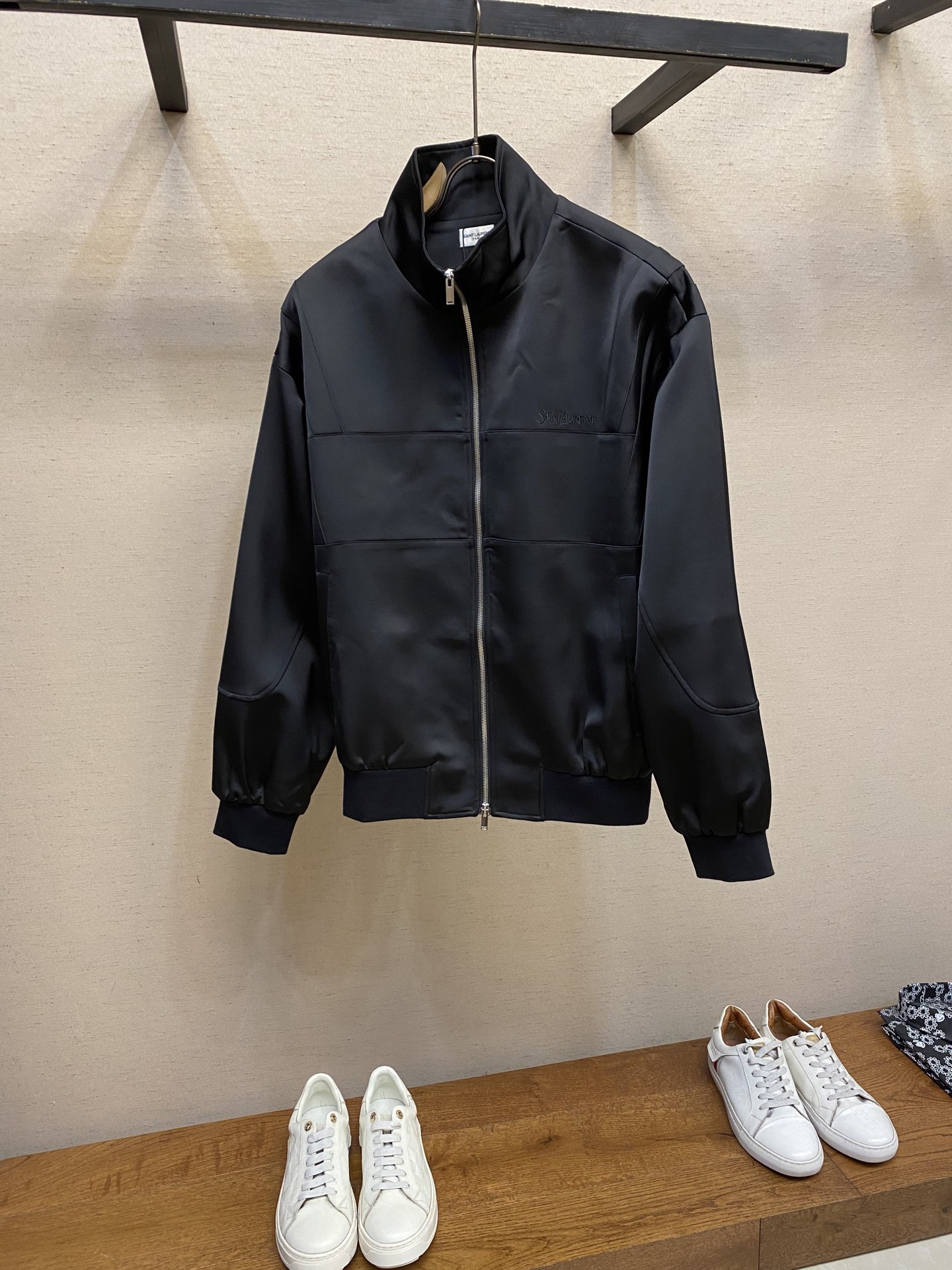 NO:526657,SLP... Saint Laurent's new zipper windbreaker jacket with chest logo letter embroidery Custom lettering hardware Loose style Simple and textured upper body casual and versatile style Same as men and women Size S-XL, loro piano, saint laurent, jackets & coats, alexander wang19860909SLP……圣罗兰早秋新款拉链风衣外套 胸前logo字母刺绣 定做刻字五金 宽松版型 简约有质感 上身休闲百搭 男女同款 尺码S-XL,,loro piana,saint laurent,jackets & coats,alexander wang,Men's clothing