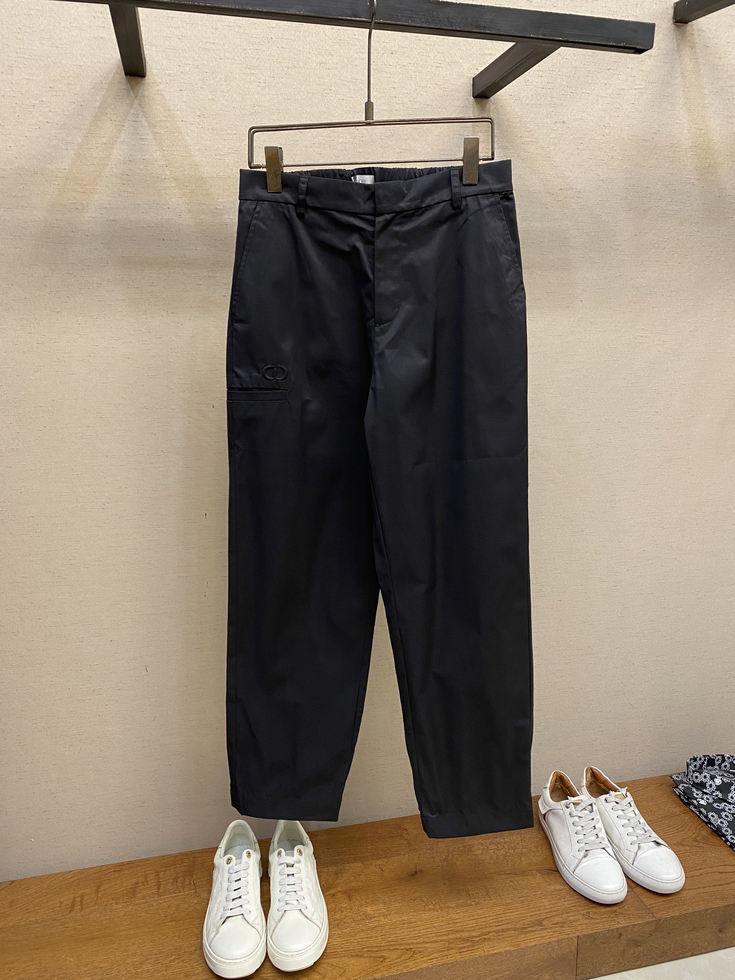 NO:526653,Dior,CD Dior new simple casual pants CD embroidery craftsmanship elastic adjustment design Customized hardware Small details Full of versatile wear Size S-XL,,dior,dior,alexander wang19860909Dior,CD 迪奥新款简约休闲裤 CD刺绣工艺 弹力调节设计 定做五金 小细节满分 百搭好穿 尺码S-XL,,dior,dior,alexander wang,Men's clothing