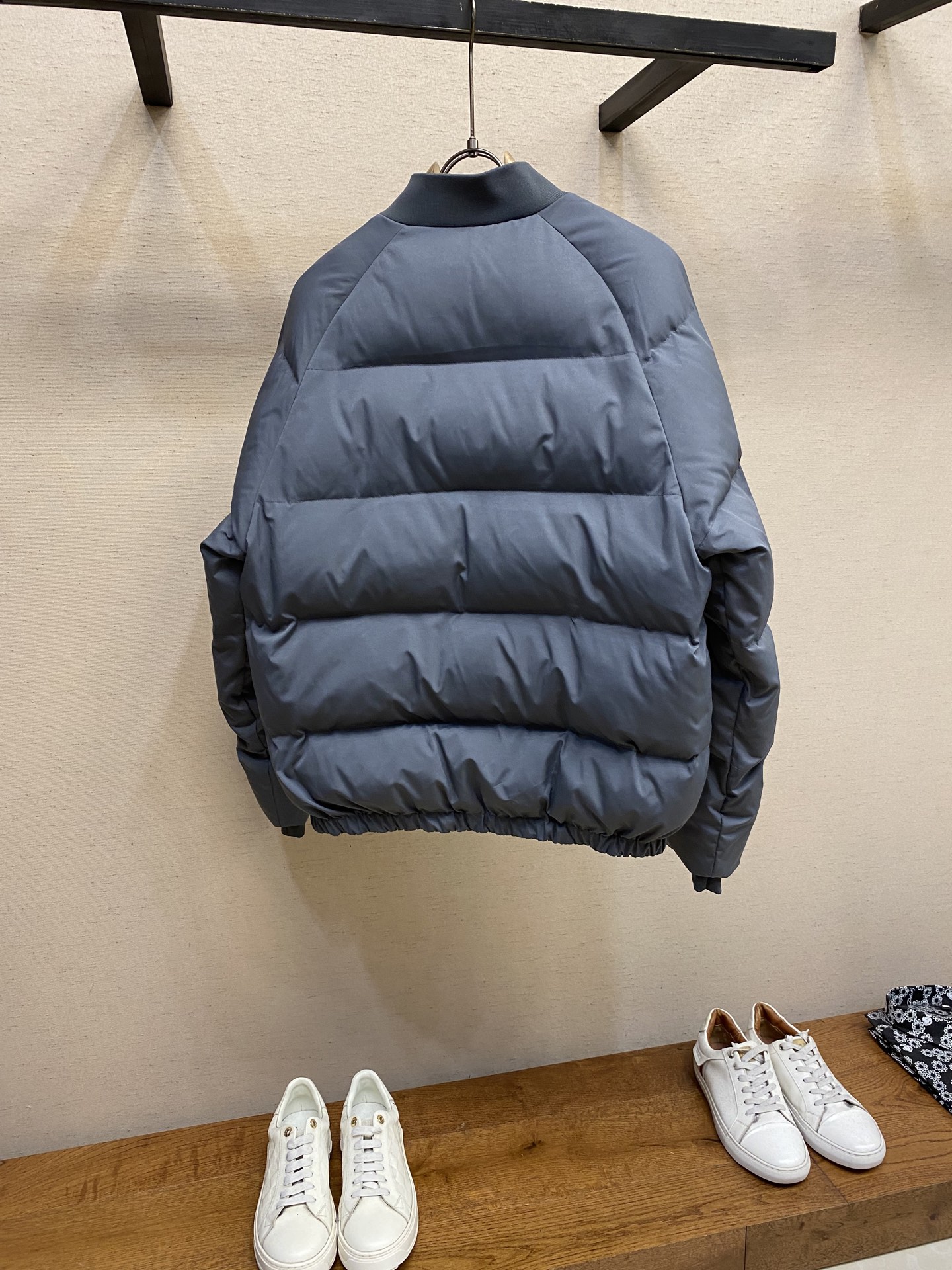 🌟🌟1V，2025，秋冬新品羽绒棉服，450g充绒量，双面穿搭，拉链开合，正面两侧口袋，四合扣开合，整体