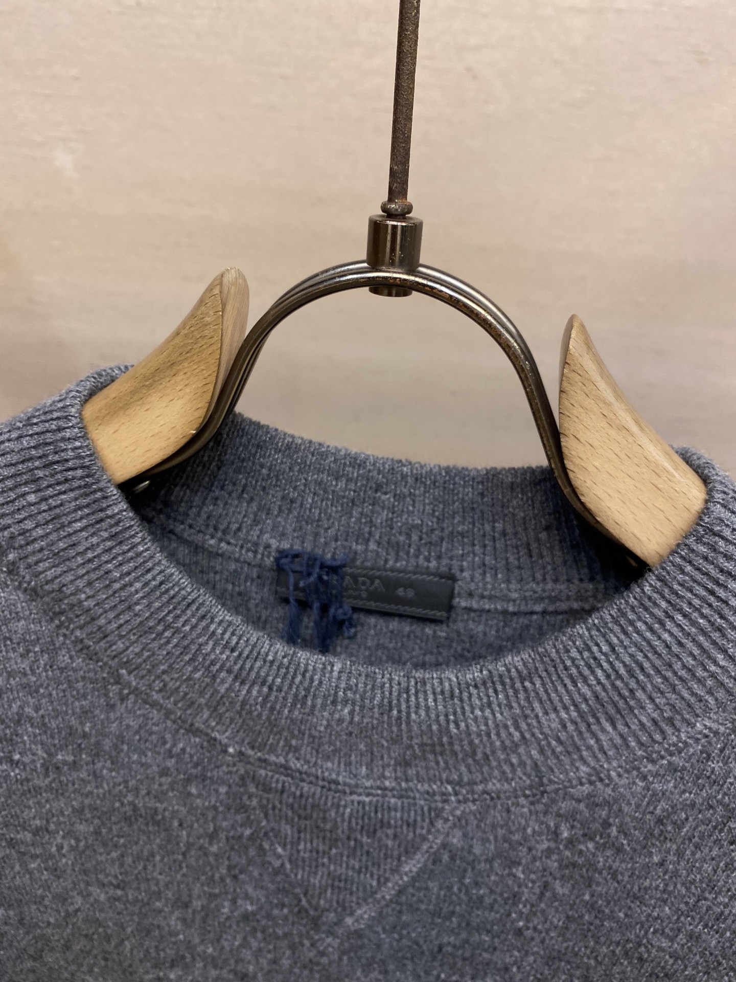 🌟🌟Prada、音乐徽标刺绣针织毛衣⚠️原,400购买；平针针织设计、刺绣徽标点缀、常规版型、罗纹针织圆