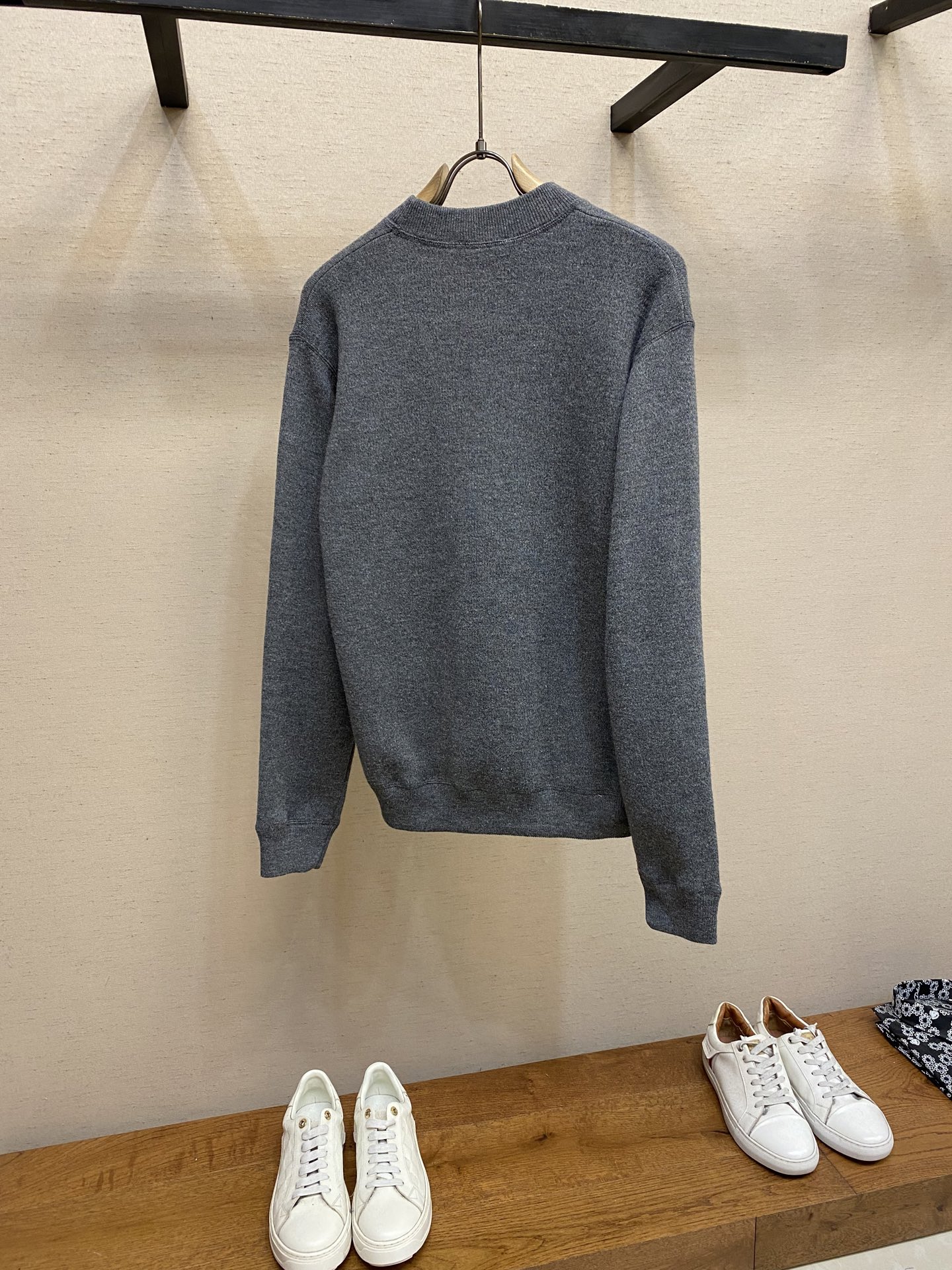 🌟🌟Prada、音乐徽标刺绣针织毛衣⚠️原,400购买；平针针织设计、刺绣徽标点缀、常规版型、罗纹针织圆