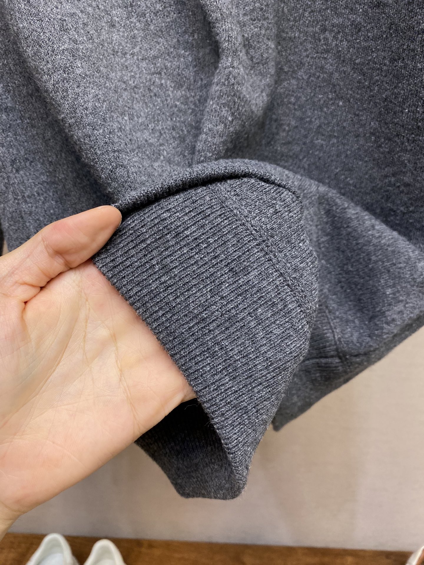 🌟🌟Prada、音乐徽标刺绣针织毛衣⚠️原,400购买；平针针织设计、刺绣徽标点缀、常规版型、罗纹针织圆