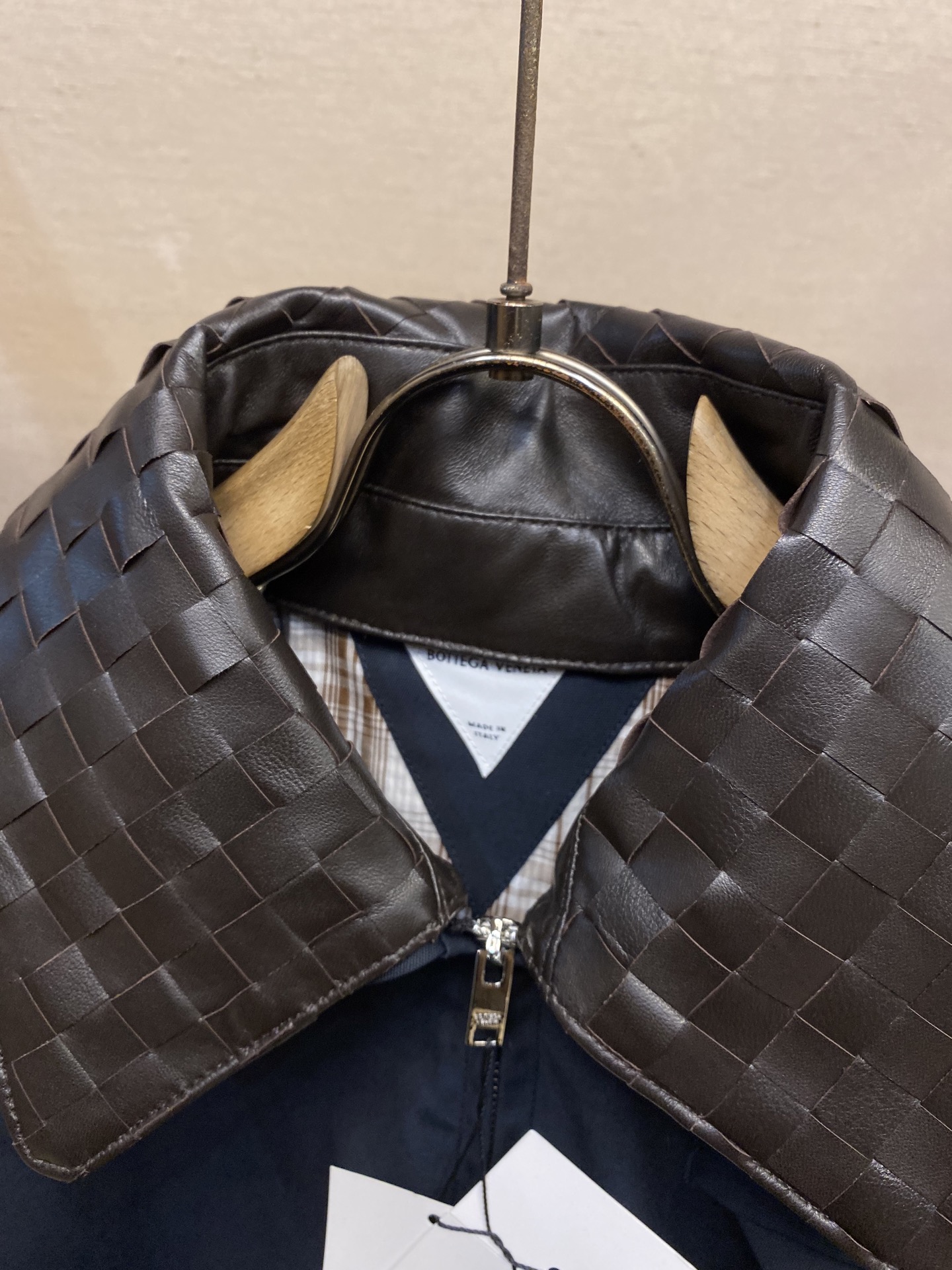 🌟🌟 BV25AW 可拆卸手工编织羊皮领工装夹克外套，薄款是今年最新款，整身都为今年最新面料 58锦纶4