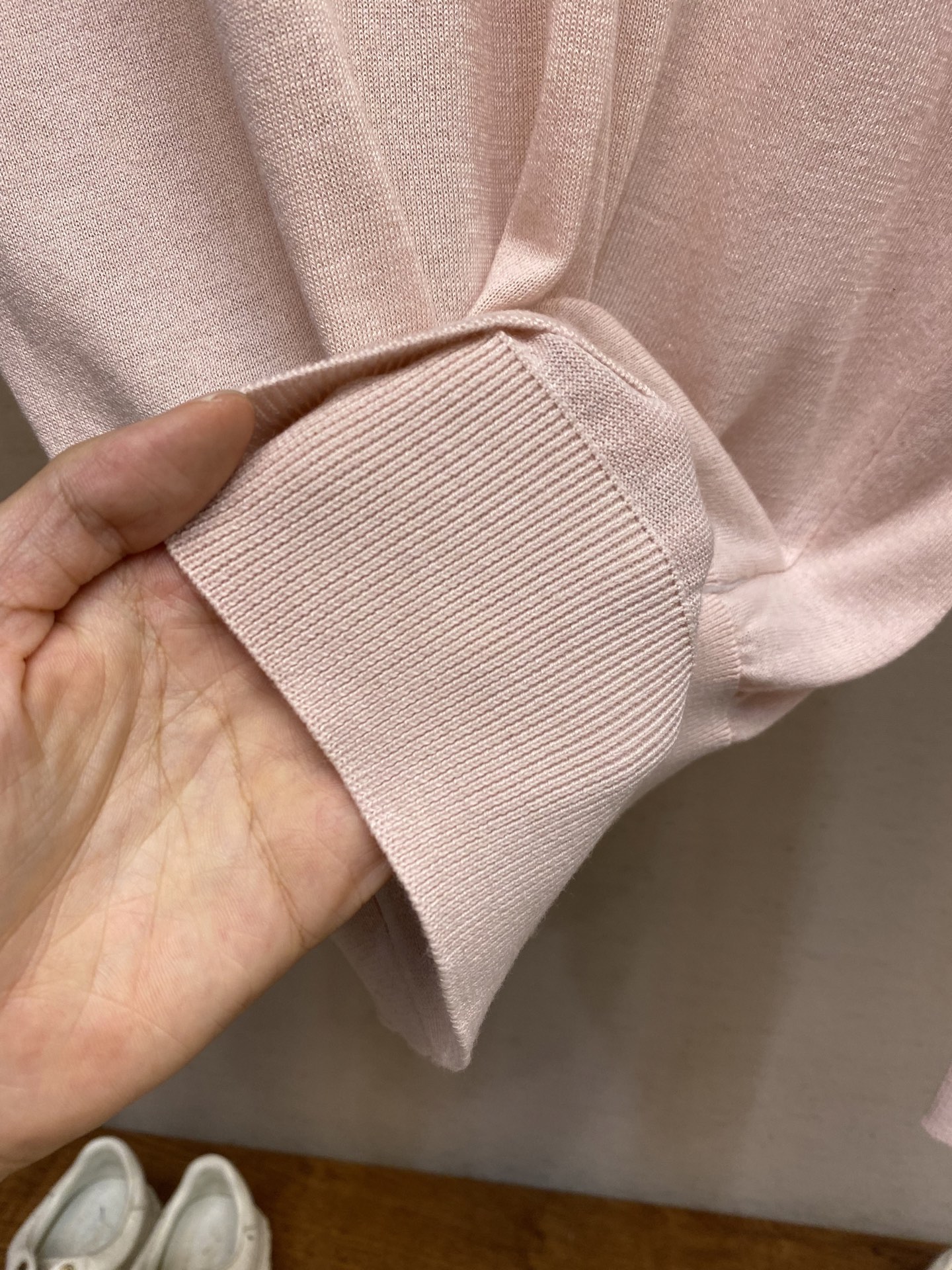 🌟🌟Dior，小标签圆领毛织长袖发售色系：米黄、黑色、粉色⚠️原,100购买；混纺绵羊毛材质、胸前饰以标