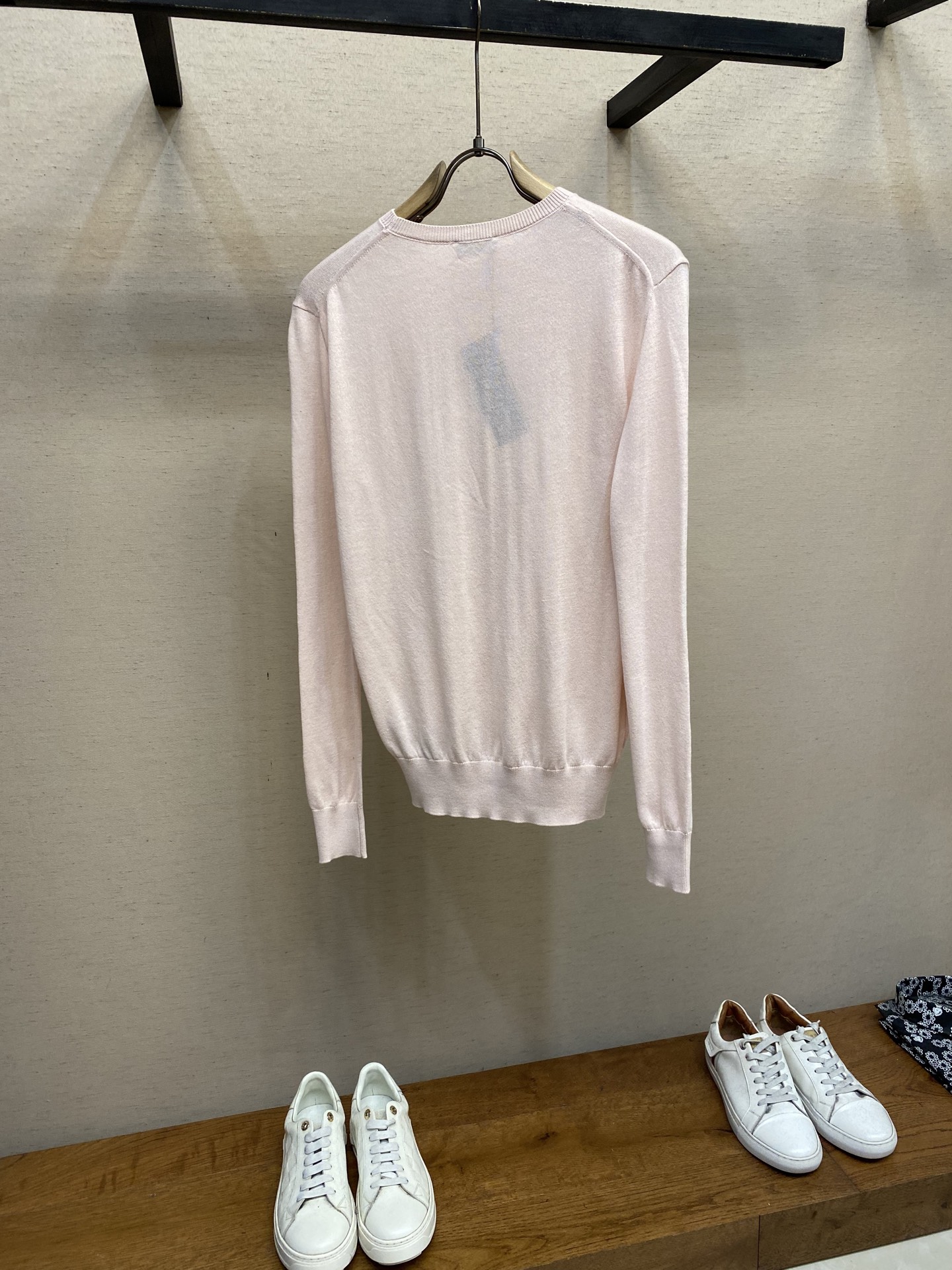 🌟🌟Dior，小标签圆领毛织长袖发售色系：米黄、黑色、粉色⚠️原,100购买；混纺绵羊毛材质、胸前饰以标