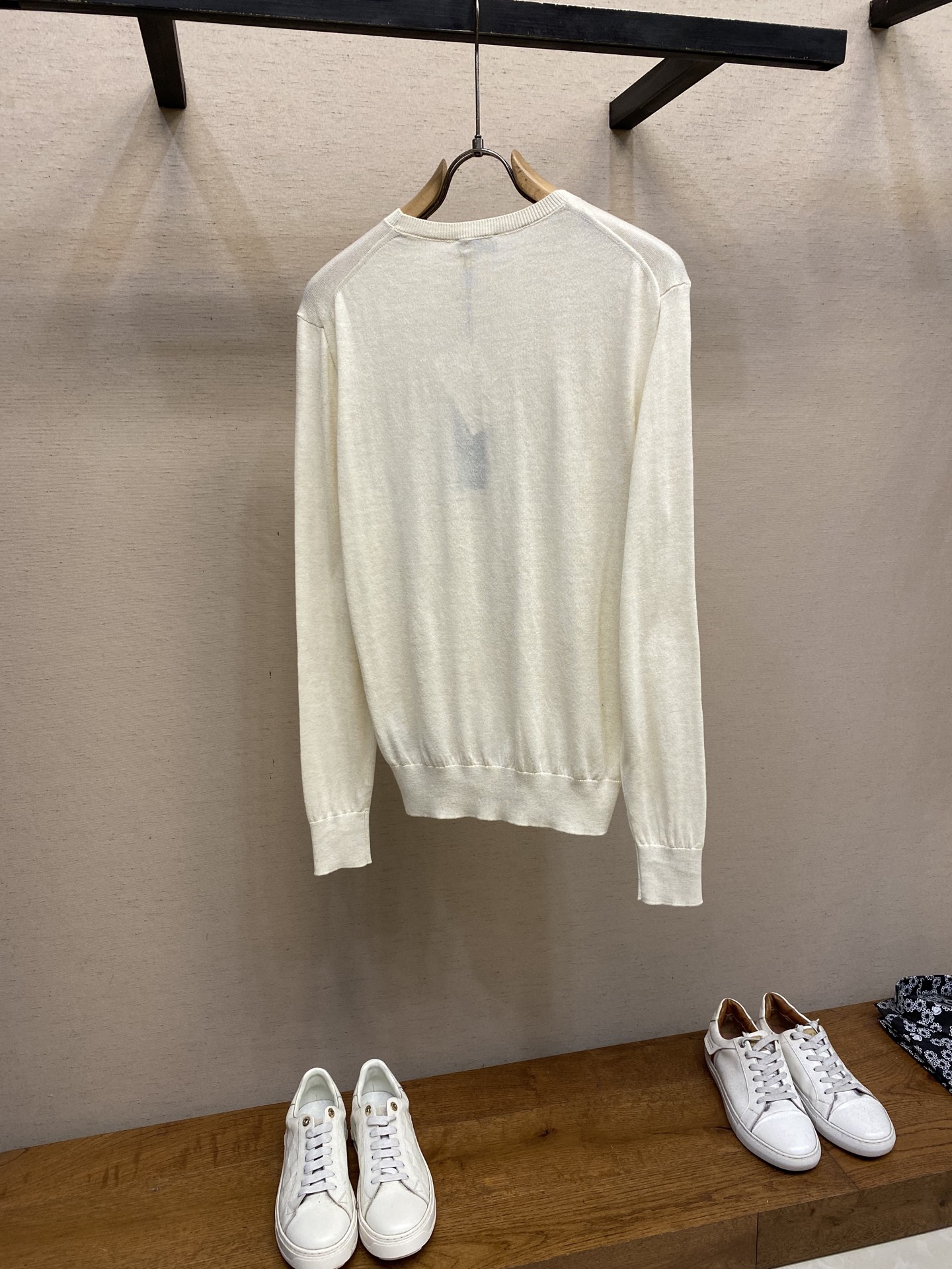 🌟🌟Dior，小标签圆领毛织长袖发售色系：米黄、黑色、粉色⚠️原,100购买；混纺绵羊毛材质、胸前饰以标