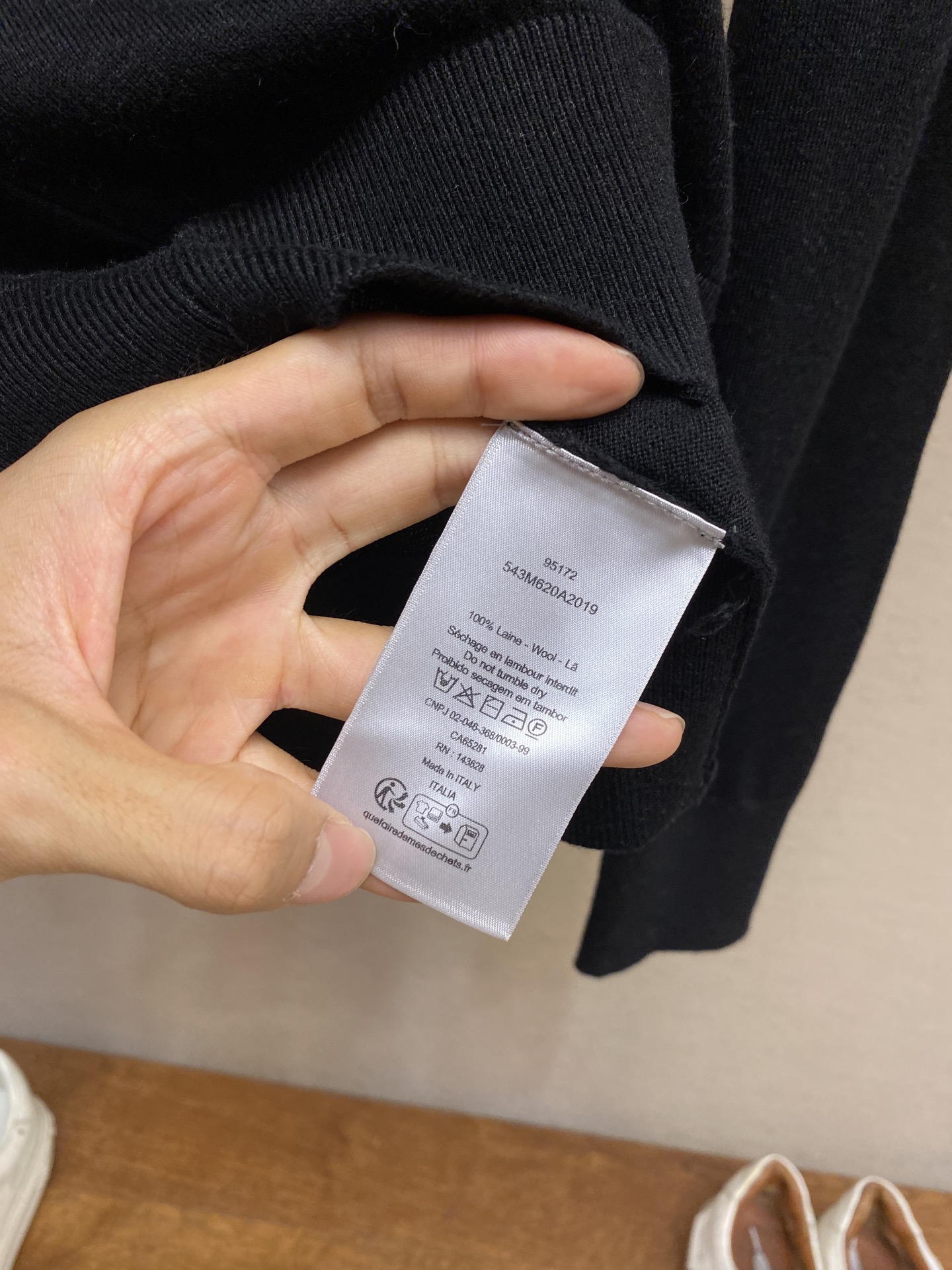 🌟🌟Dior，小标签圆领毛织长袖发售色系：米黄、黑色、粉色⚠️原,100购买；混纺绵羊毛材质、胸前饰以标