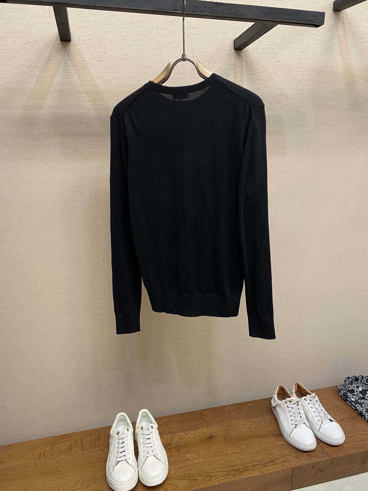 🌟🌟Dior，小标签圆领毛织长袖发售色系：米黄、黑色、粉色⚠️原,100购买；混纺绵羊毛材质、胸前饰以标