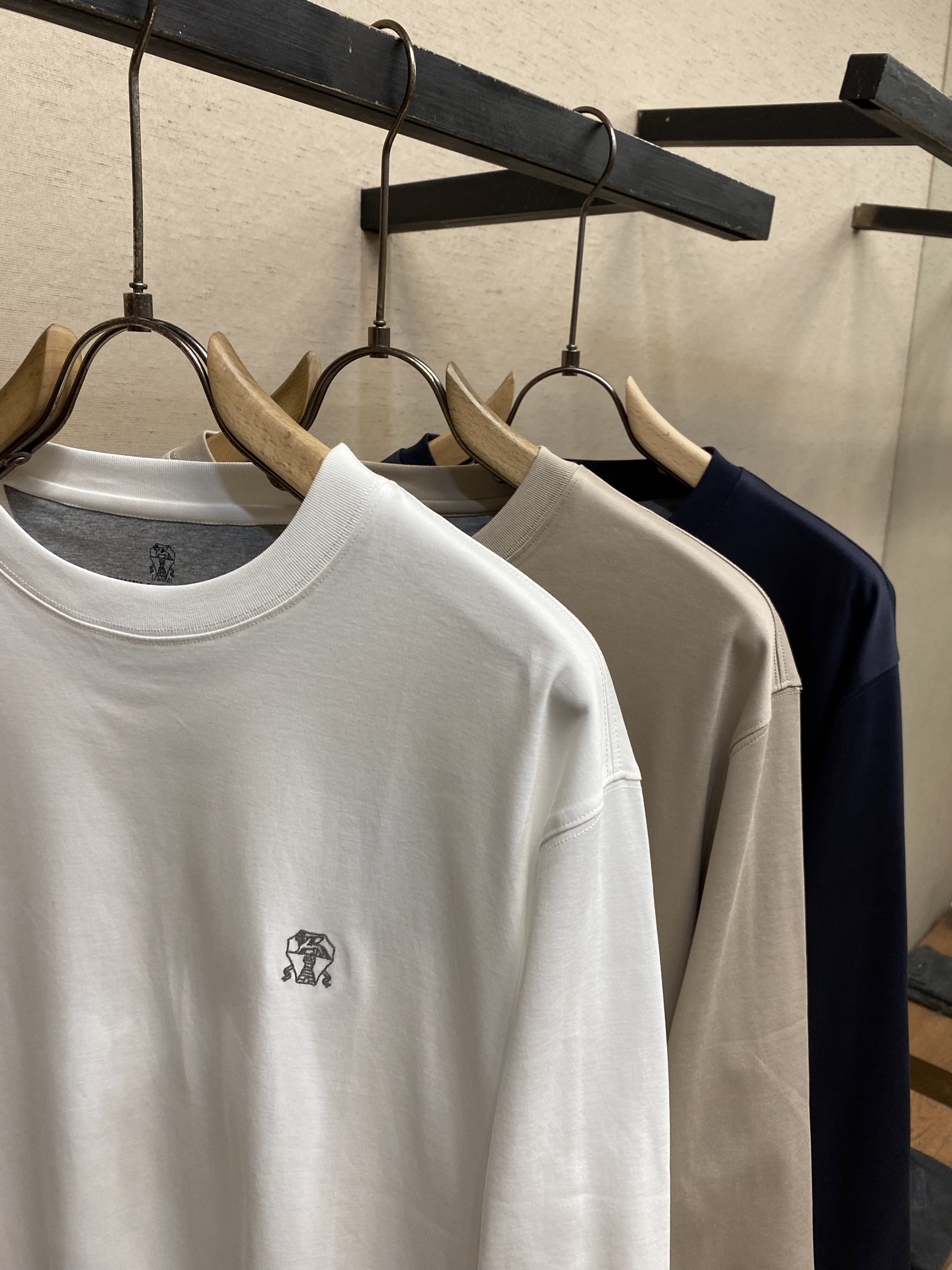 🌟🌟BC、25早秋新品 BC胸前Logo标识绣花圆领长袖T恤，一件独具匠心的T恤助你在人群中脱颖而出…成
