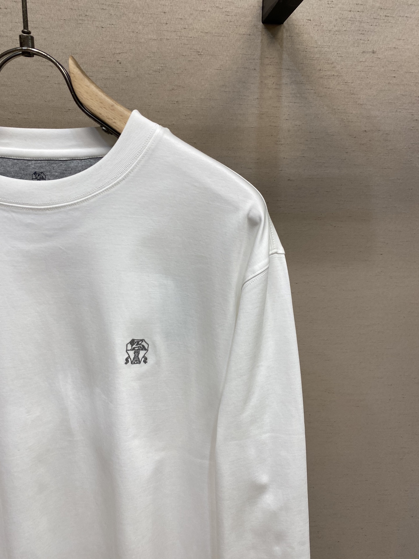🌟🌟BC、25早秋新品 BC胸前Logo标识绣花圆领长袖T恤，一件独具匠心的T恤助你在人群中脱颖而出…成