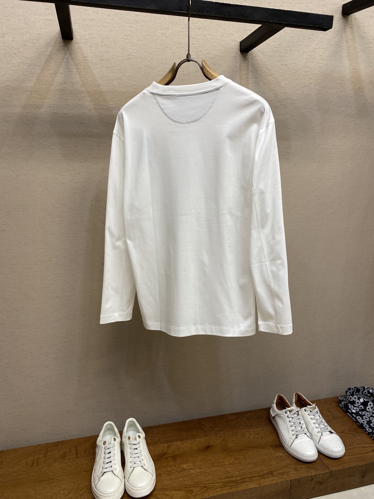 🌟🌟BC、25早秋新品 BC胸前Logo标识绣花圆领长袖T恤，一件独具匠心的T恤助你在人群中脱颖而出…成