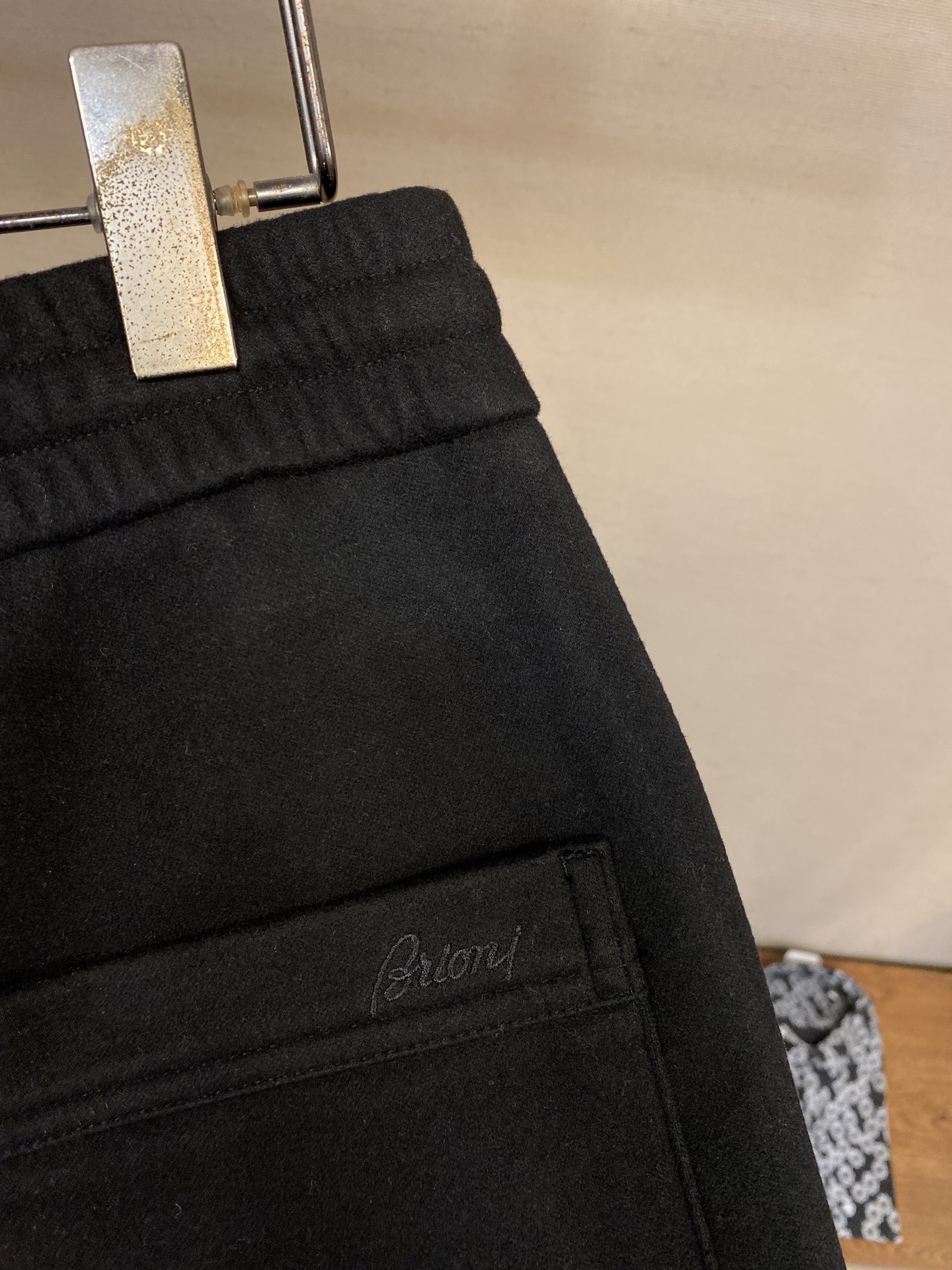 🌟🌟Brioni，羊毛混纺休闲裤👍 最新款上身版型无敌正！绝对可以闭眼收的一款此款裤子非常百搭，弹力腰围