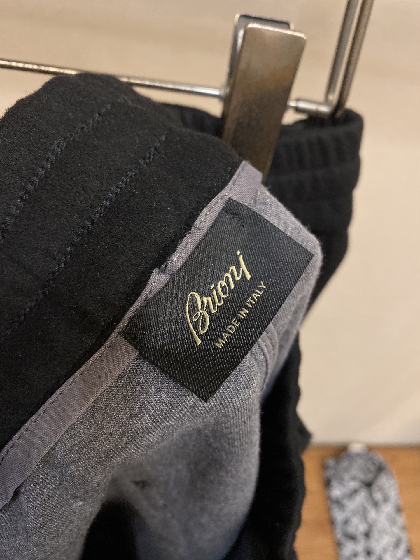 🌟🌟Brioni，羊毛混纺休闲裤👍 最新款上身版型无敌正！绝对可以闭眼收的一款此款裤子非常百搭，弹力腰围