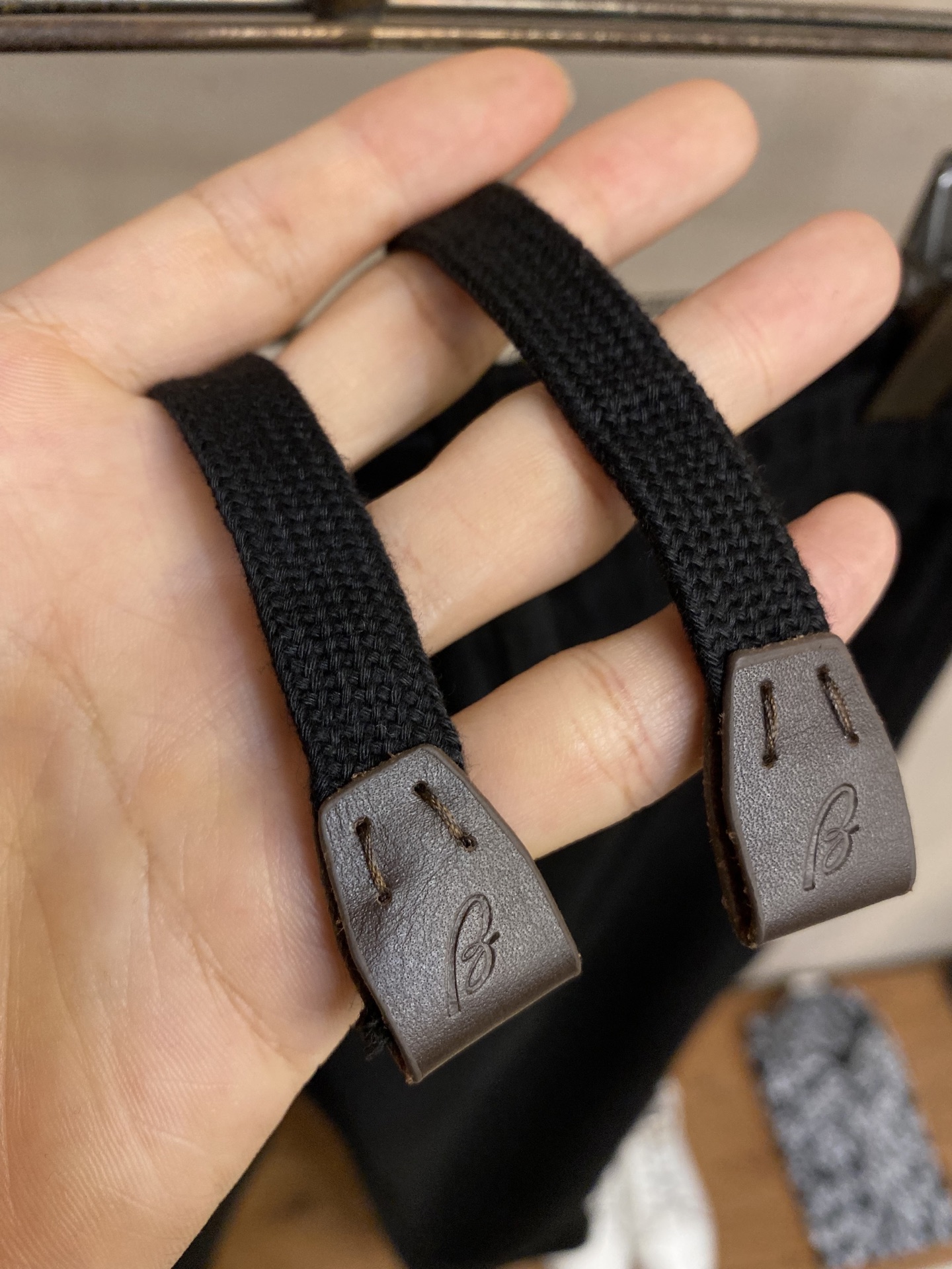 🌟🌟Brioni，羊毛混纺休闲裤👍 最新款上身版型无敌正！绝对可以闭眼收的一款此款裤子非常百搭，弹力腰围