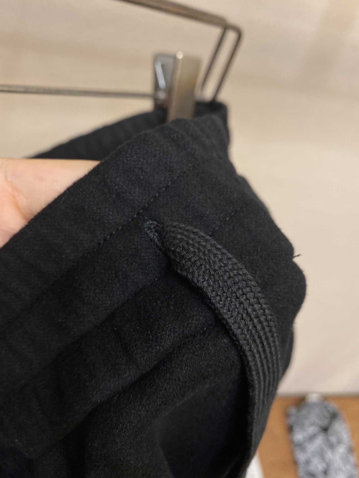 🌟🌟Brioni，羊毛混纺休闲裤👍 最新款上身版型无敌正！绝对可以闭眼收的一款此款裤子非常百搭，弹力腰围