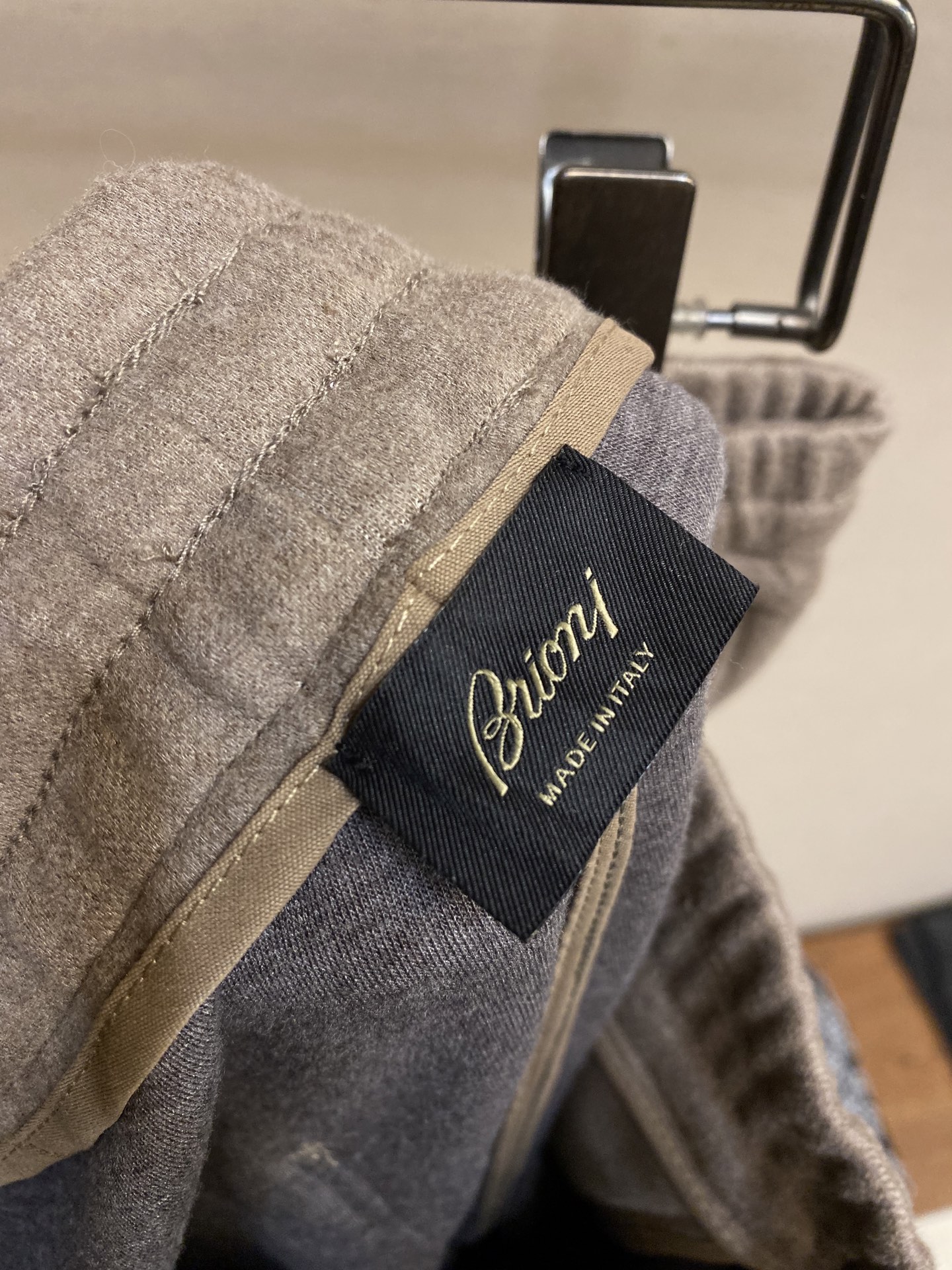 🌟🌟Brioni，羊毛混纺休闲裤👍 最新款上身版型无敌正！绝对可以闭眼收的一款此款裤子非常百搭，弹力腰围