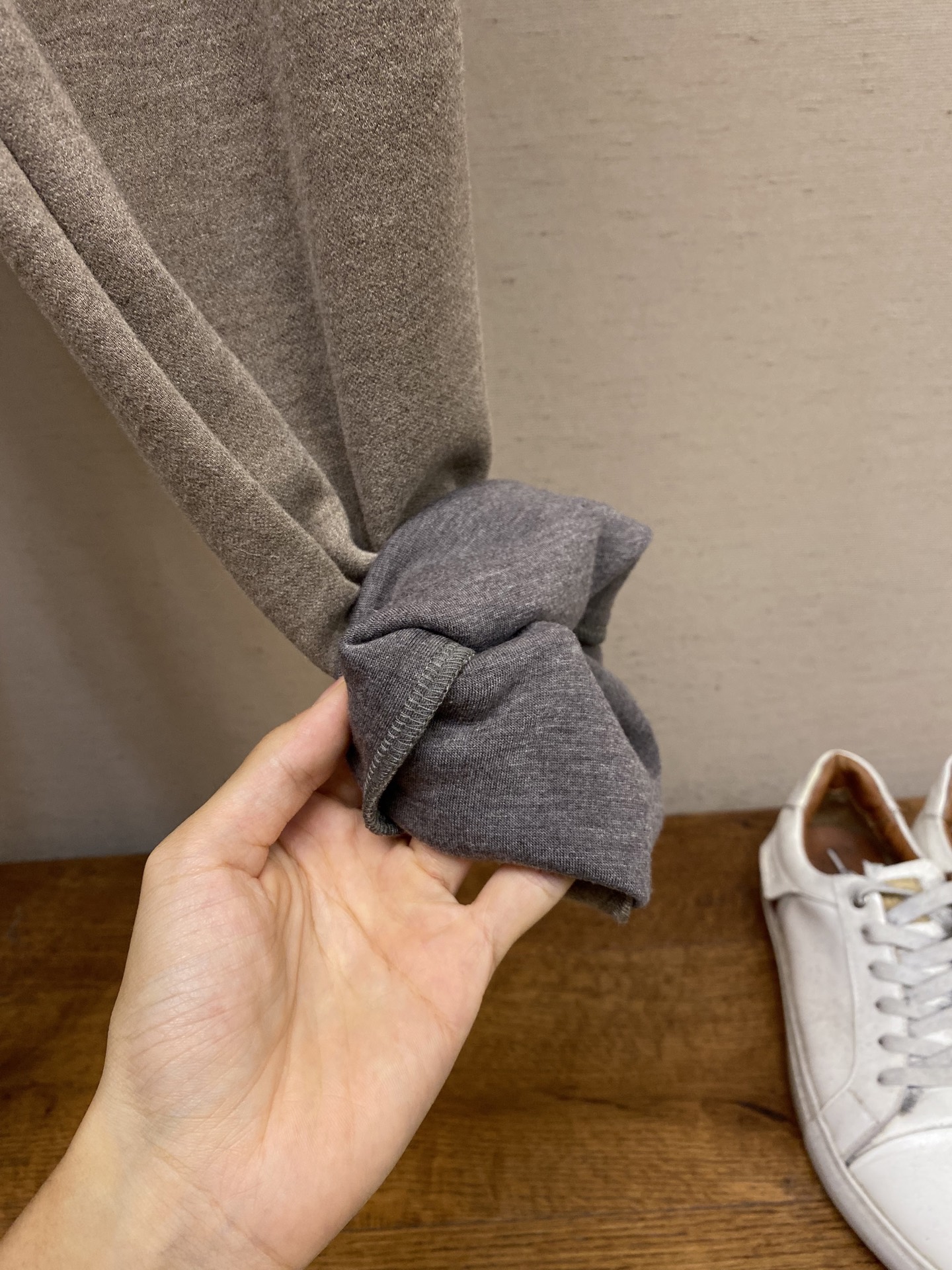 🌟🌟Brioni，羊毛混纺休闲裤👍 最新款上身版型无敌正！绝对可以闭眼收的一款此款裤子非常百搭，弹力腰围