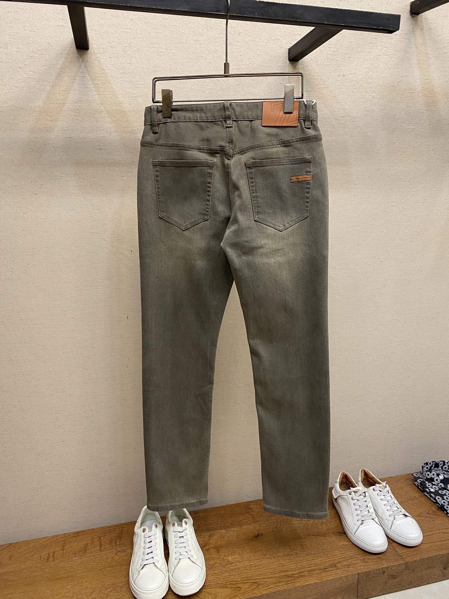 🌟🌟Zzegna，2025ss好穿不挑身材在搭配上没有太多的限制 随意简洁的衬托其他单品，来展现自己的风