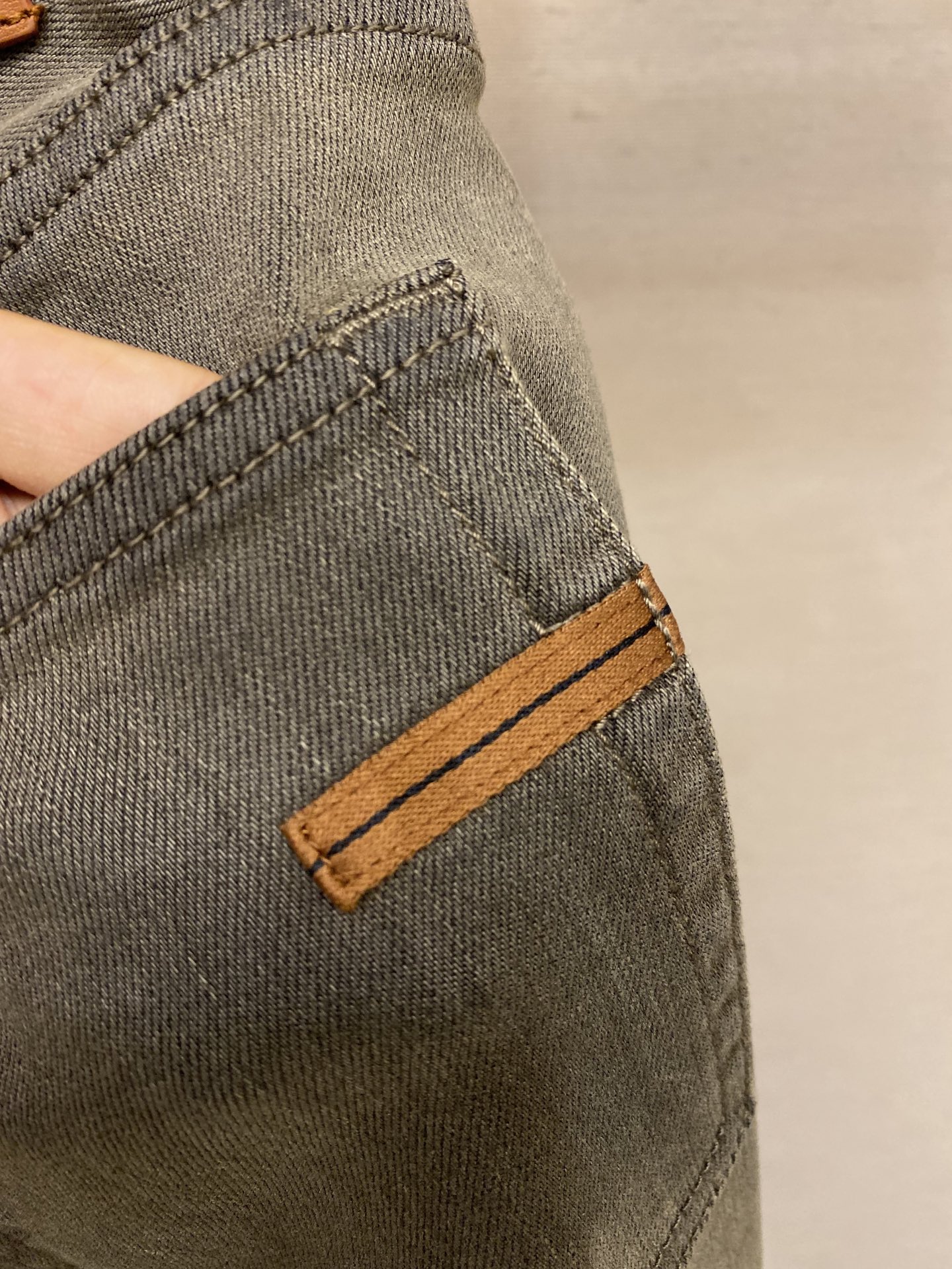 🌟🌟Zzegna，2025ss好穿不挑身材在搭配上没有太多的限制 随意简洁的衬托其他单品，来展现自己的风