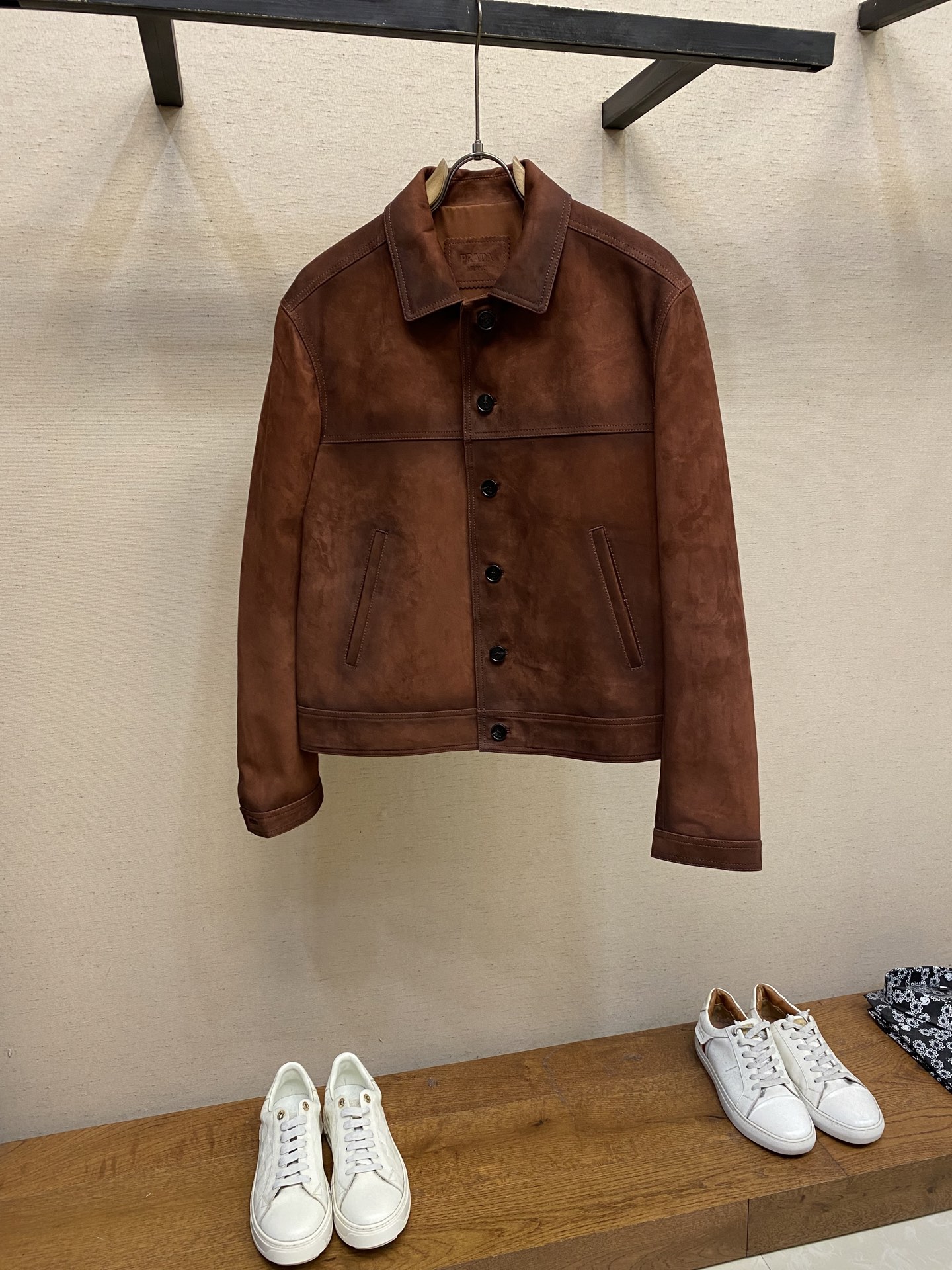 NO:538462,Prada [High-end customization, only code change] New autumn and winter sheepskin jackets, specific autumn and winter, rust red old craftsmanship, full of retro style, slim denim shirts, super handsome imported South Africa mixed-bred lambskin Size 48-56,,prada, jackets & coats,shirts,sheepskin,alexander wang19860909Prada【高端定制,只可换码】秋冬新品羊皮夹克 秋冬特定 锈红色做旧工艺 将复古风拉满 内搭修身牛仔衬衫超帅 南非进口混种小羊皮 尺码48-56,,prada,jackets & coats,shirts,sheepskin,alexander wang,Men's clothing