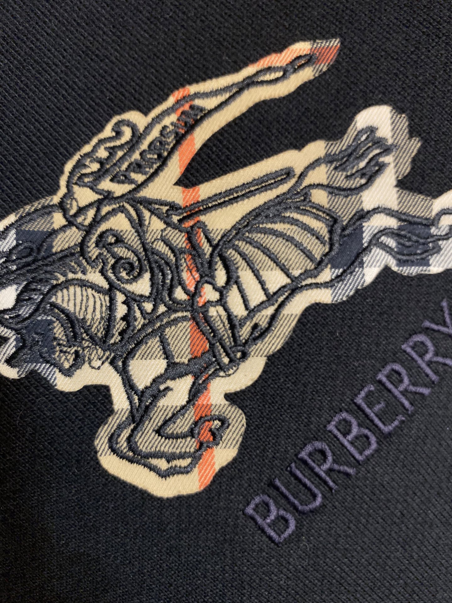 🌟🌟 BBR 格纹战马刺绣连帽卫衣⚠️原,550；毛圈棉质平纹面料、点缀战马刺绣、呈现休闲版型、抽绳式连