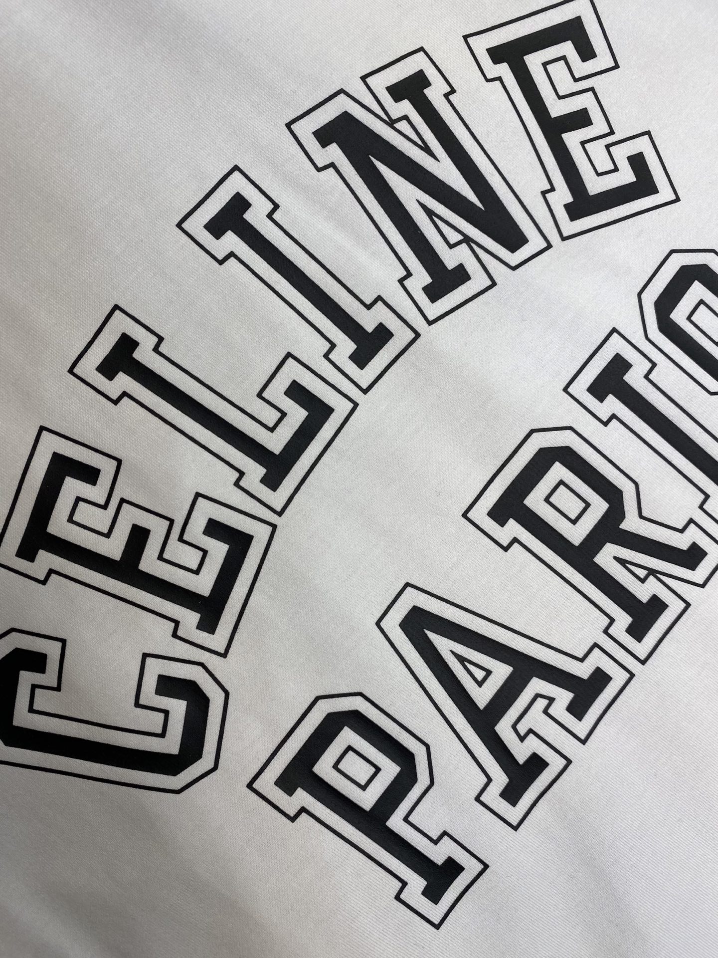 🌟🌟Celine、描边字母印花圆领短袖⚠️原,100购买；纯棉质面料、撞色字母印花、宽松版型、圆领短袖、