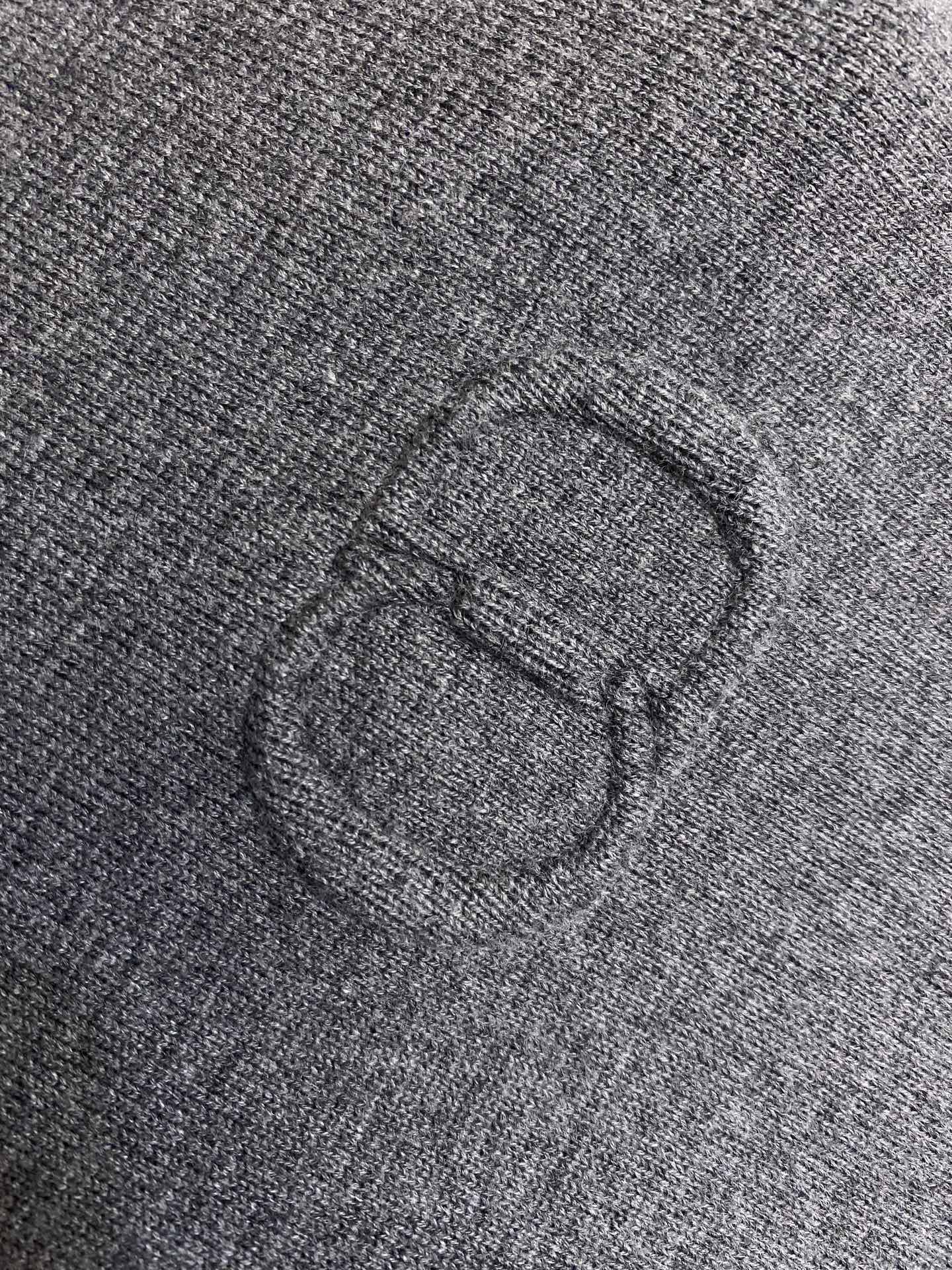 🌟🌟Dior、CD字母圆领毛衣 毛料采用48支超细50%羊毛50%棉混纺纱线，运用进口14针毛织机双面立