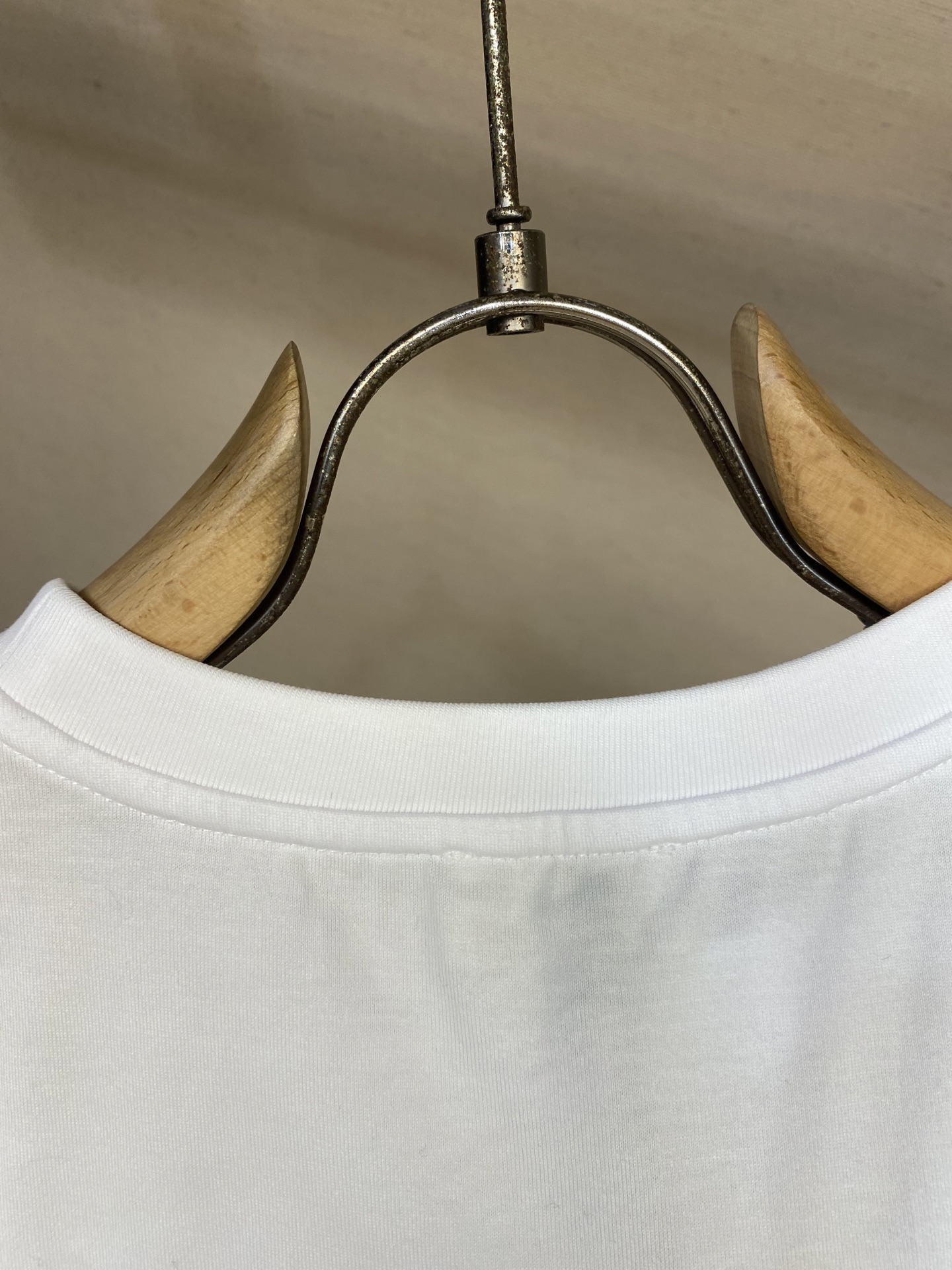 🌟🌟Celine、描边字母印花圆领短袖⚠️原,100购买；纯棉质面料、撞色字母印花、宽松版型、圆领短袖、