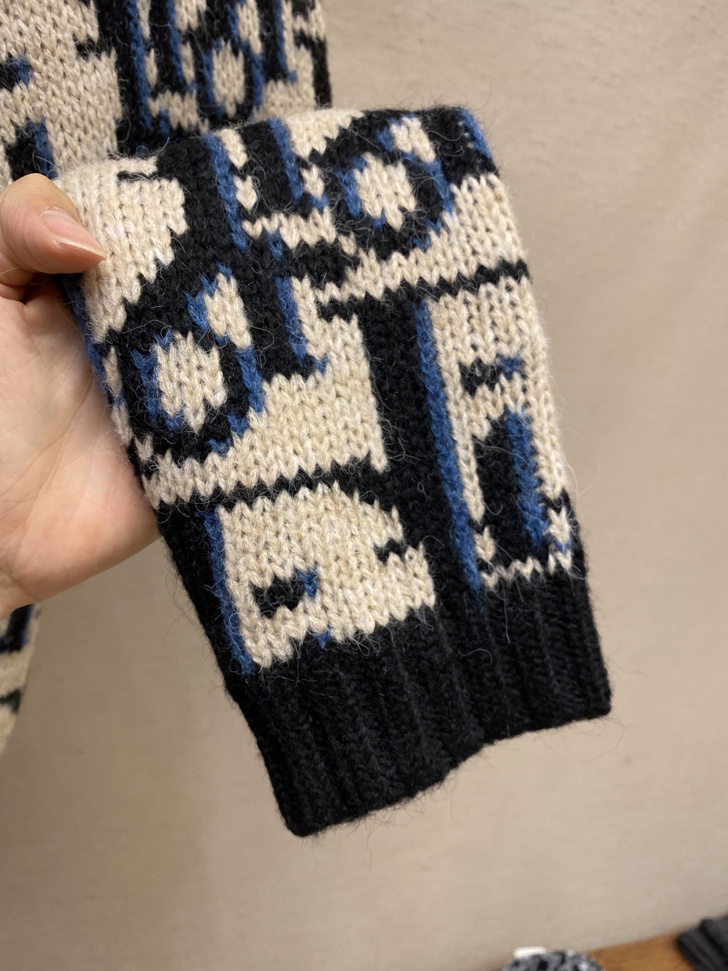 【毛衣】🌟🌟Dior，提花马海毛毛衫纱线采用马海毛混纺工艺，克重高达1200克，表面logo设计为提花工