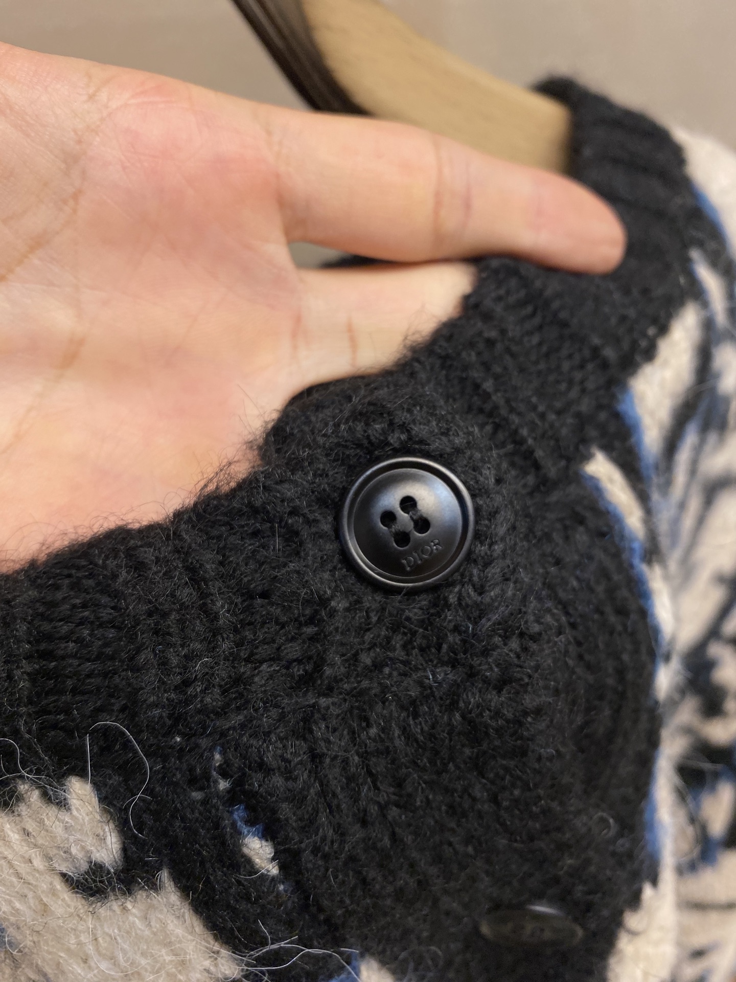 【毛衣】🌟🌟Dior，提花马海毛毛衫纱线采用马海毛混纺工艺，克重高达1200克，表面logo设计为提花工