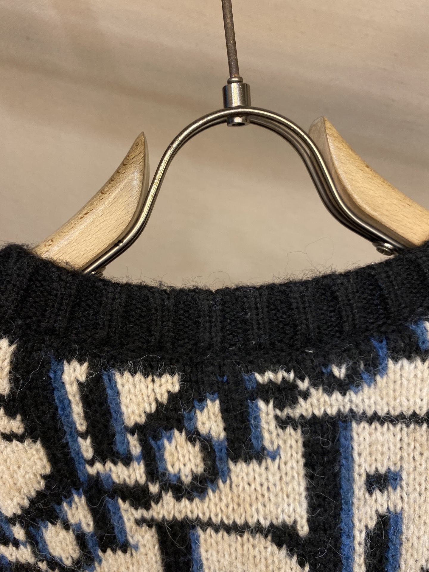 【毛衣】🌟🌟Dior，提花马海毛毛衫纱线采用马海毛混纺工艺，克重高达1200克，表面logo设计为提花工