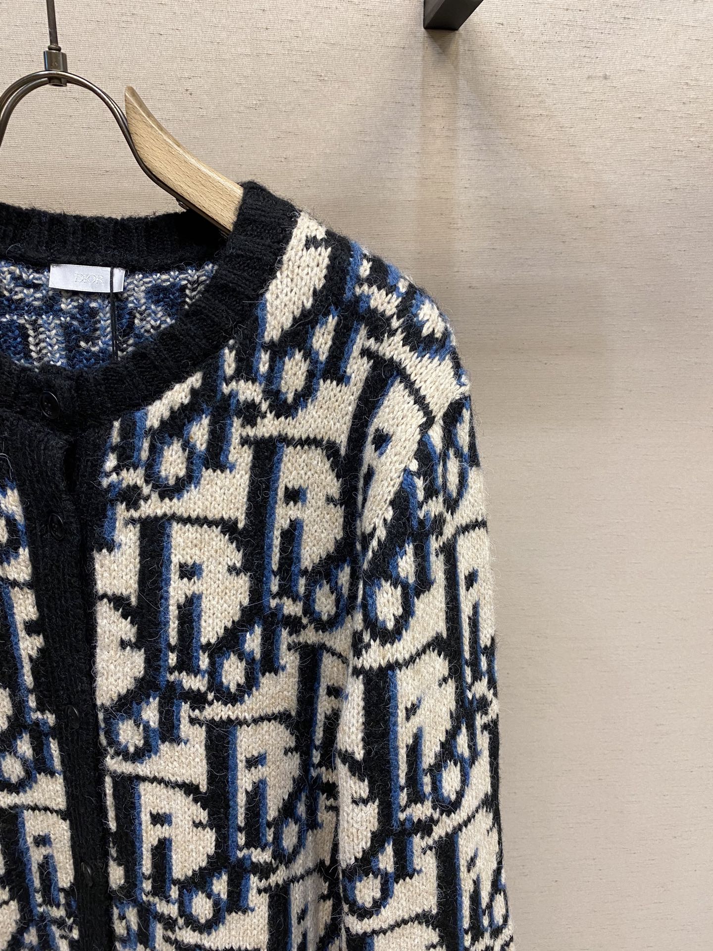 【毛衣】🌟🌟Dior，提花马海毛毛衫纱线采用马海毛混纺工艺，克重高达1200克，表面logo设计为提花工